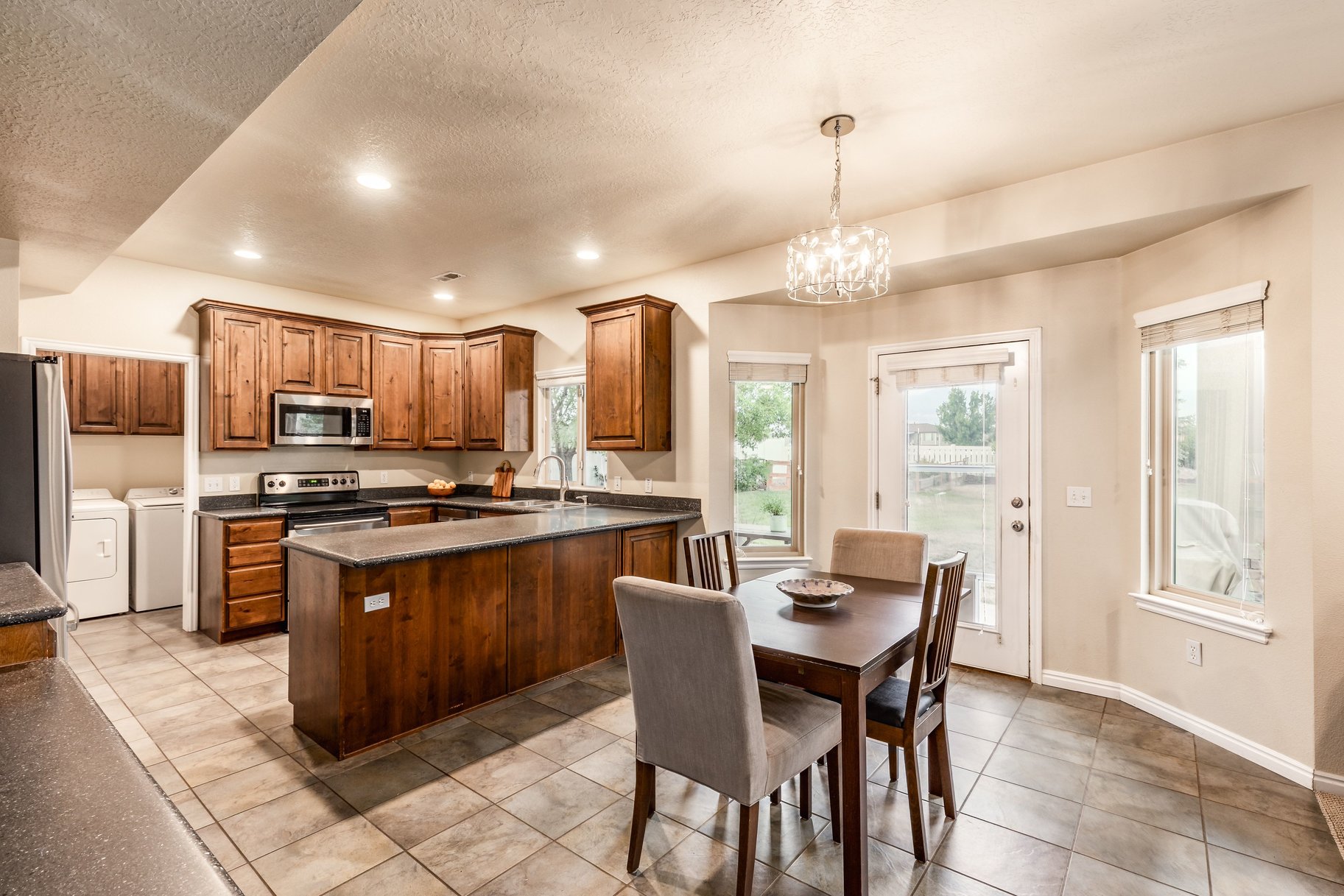  Backyard Oasis with Views and Trail Access in North Salt Lake - 物件實景
