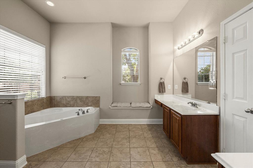 Rockwall, Texas, 75087, United States, 5 Bedrooms Bedrooms, ,5 BathroomsBathrooms,Residential,For Sale,1877304
