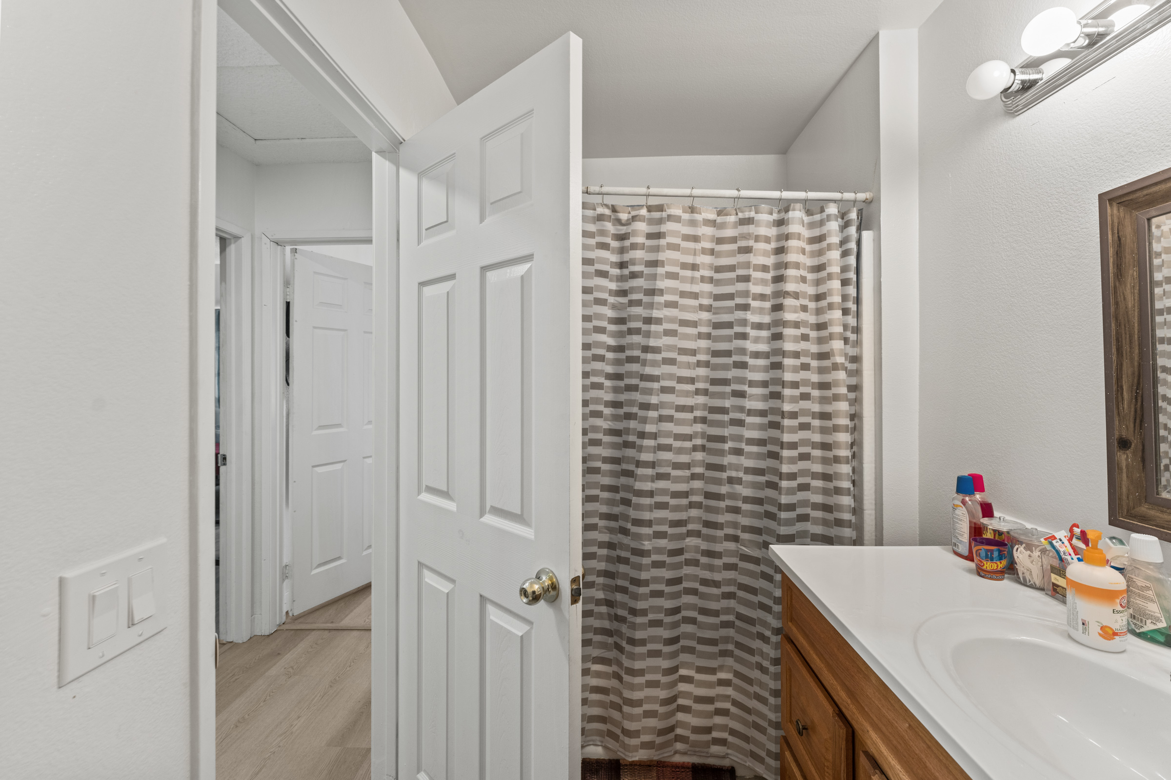 Moreno Valley, California, 92557, United States, 4 Bedrooms Bedrooms, ,4 BathroomsBathrooms,Residential,For Sale,1978053