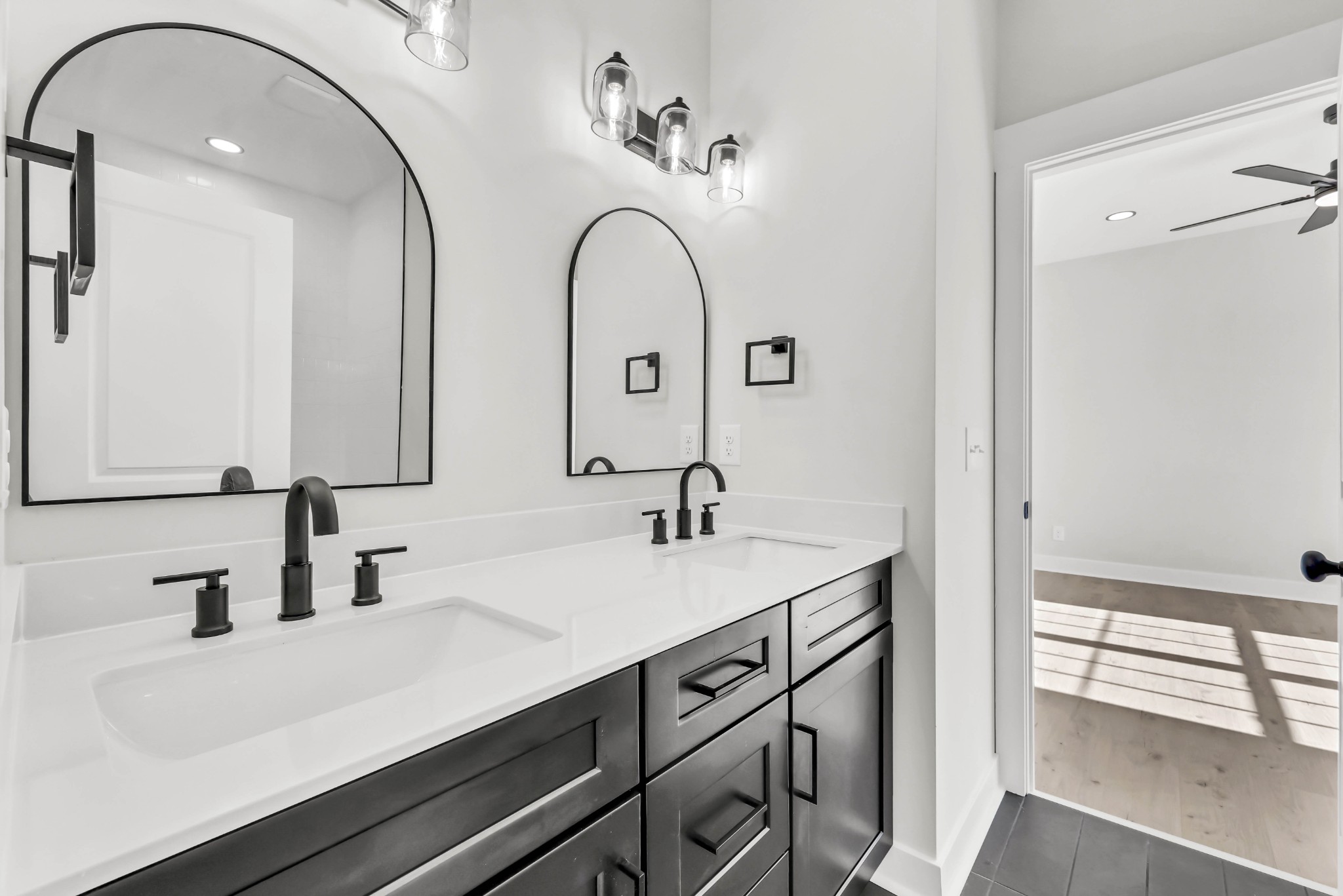 Clarksville, Tennessee, 37043, United States, 4 Bedrooms Bedrooms, ,3 BathroomsBathrooms,Residential,For Sale,1975956