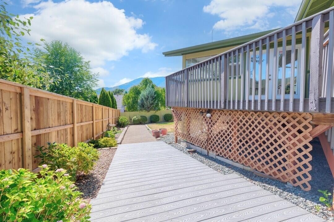 Rogue River, Oregon, 97537, United States, 3 Bedrooms Bedrooms, ,3 BathroomsBathrooms,Residential,For Sale,1944888