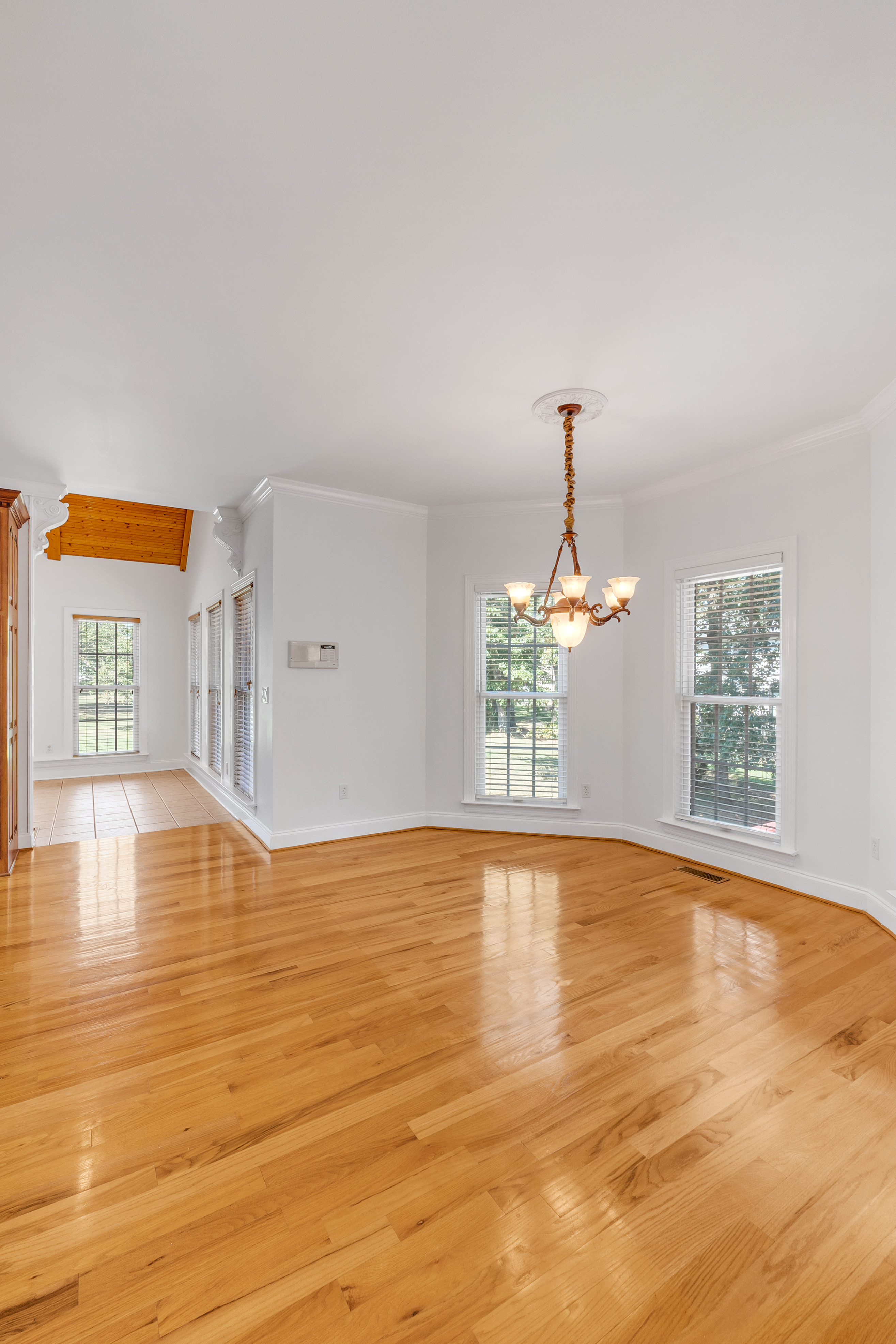 Tullahoma, Tennessee, 37388, United States, 6 Bedrooms Bedrooms, ,5 BathroomsBathrooms,Residential,For Sale,1851275