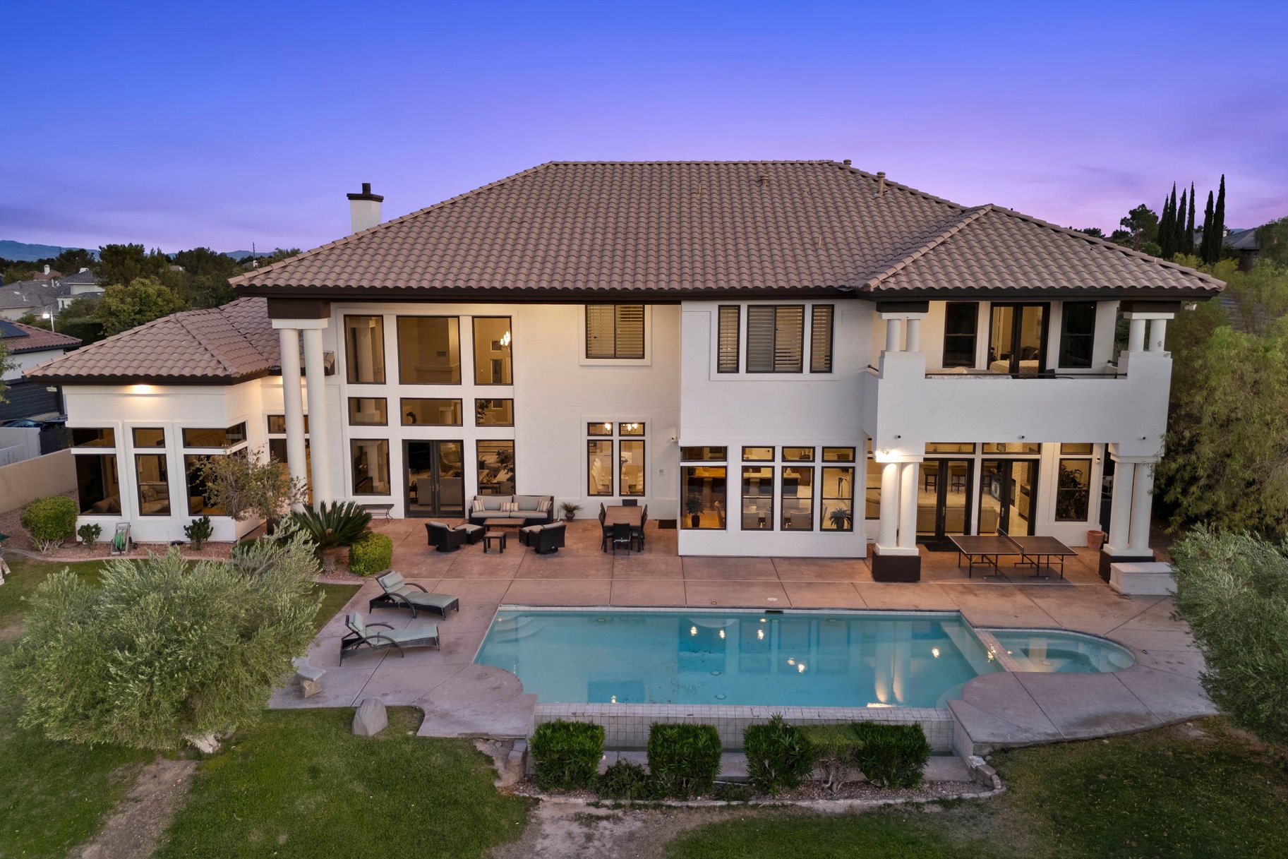  Grand Queensridge Estate on Nearly an Acre with Private Resort-Style Grounds - 物件實景
