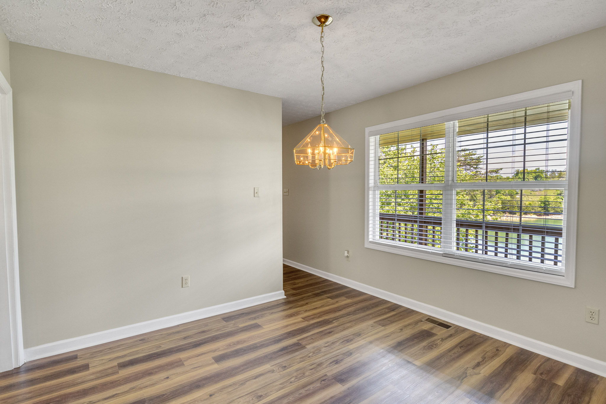 Sevierville, Tennessee, 37876, United States, 3 Bedrooms Bedrooms, ,2 BathroomsBathrooms,Residential,For Sale,1937497