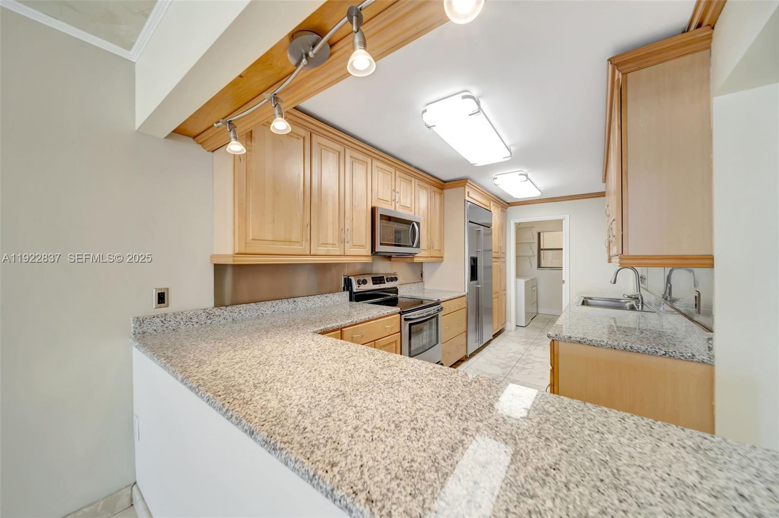 Hallandale Beach, Florida, 33009, United States, 2 Bedrooms Bedrooms, ,2 BathroomsBathrooms,Residential,For Sale,2001763