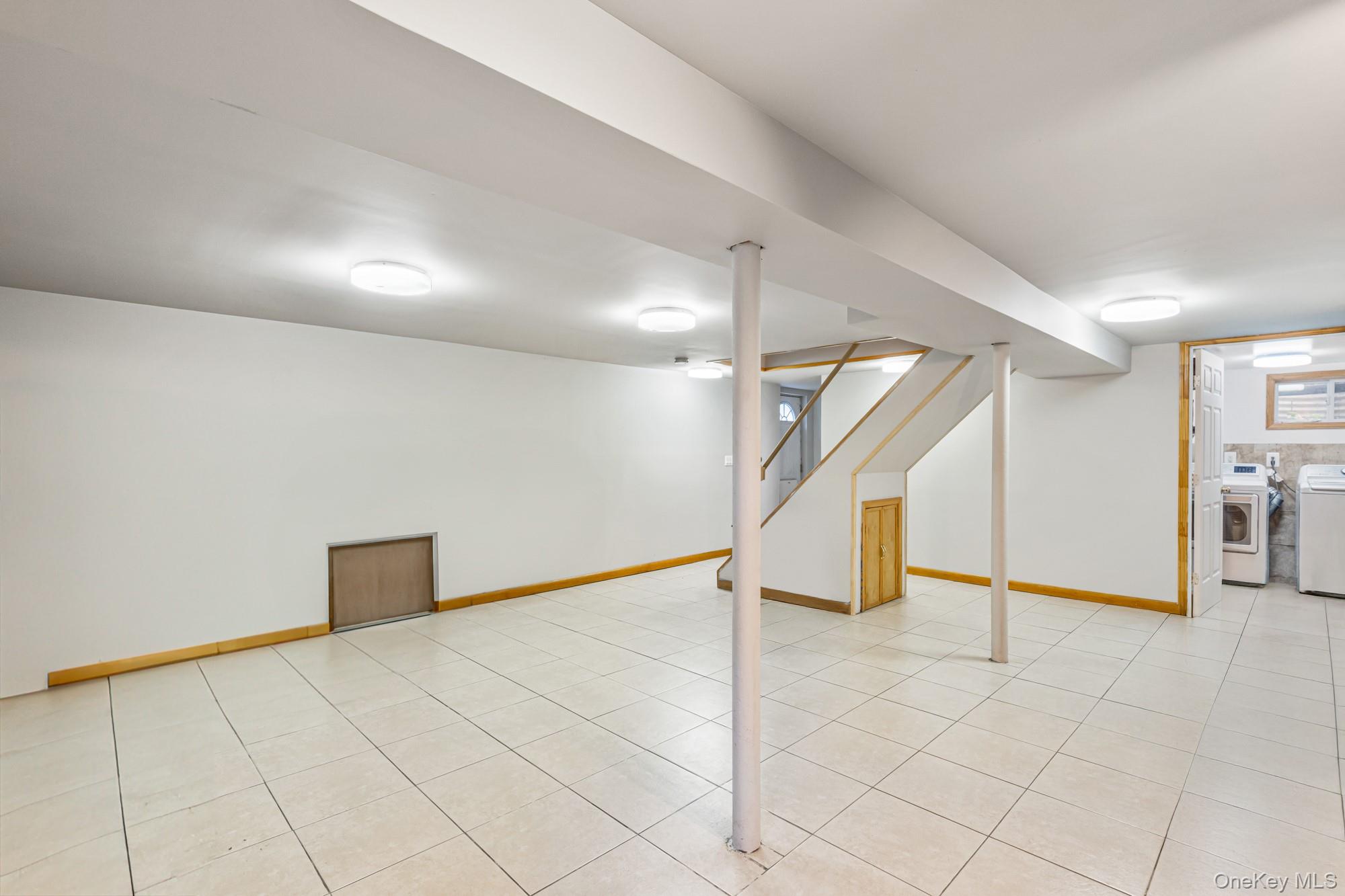  27-22 Bayside Lane, Flushing, NY, 11358 - 物件實景