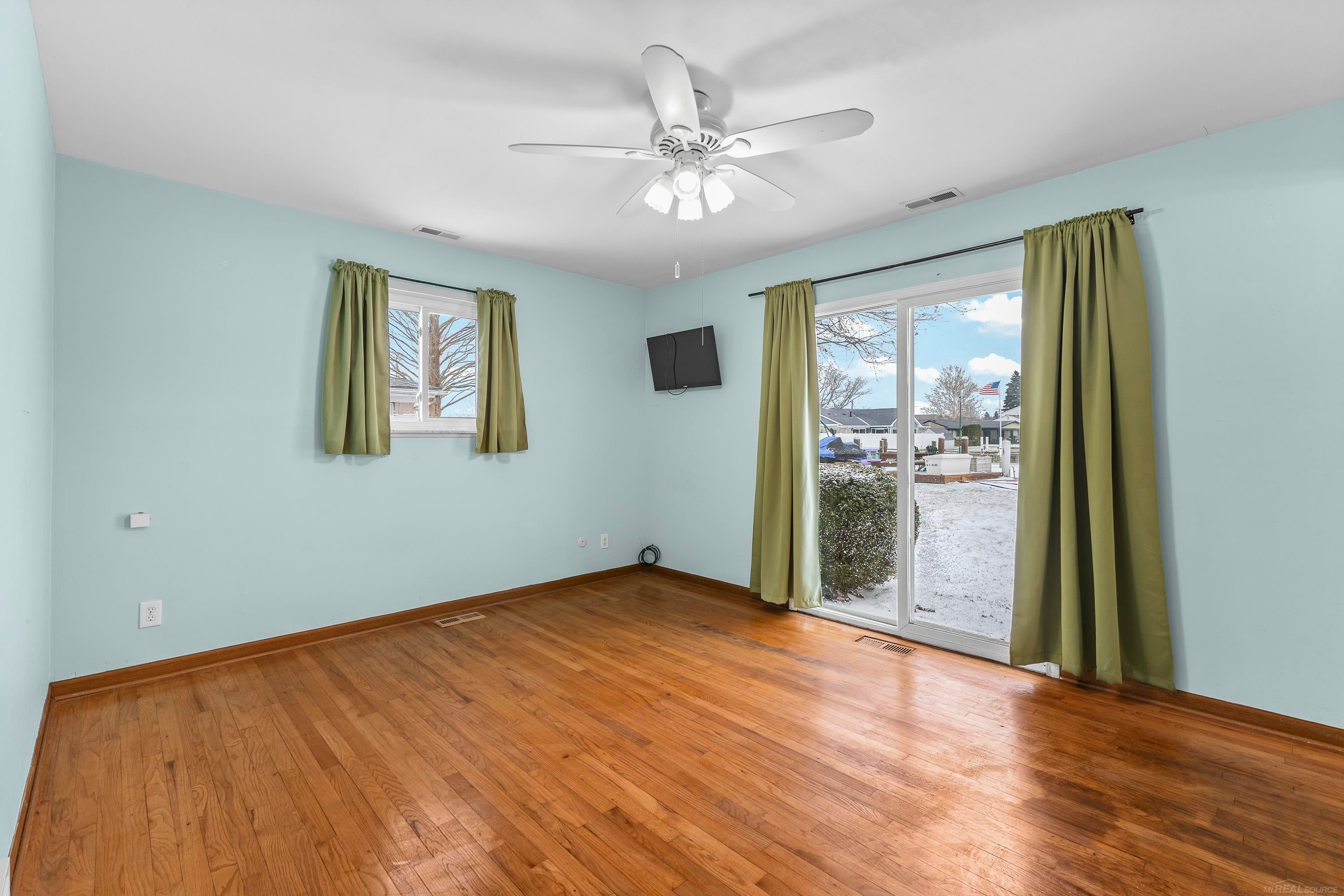 Harrison Twp, Michigan, 48045, United States, 3 Bedrooms Bedrooms, ,2 BathroomsBathrooms,Residential,For Sale,2005468