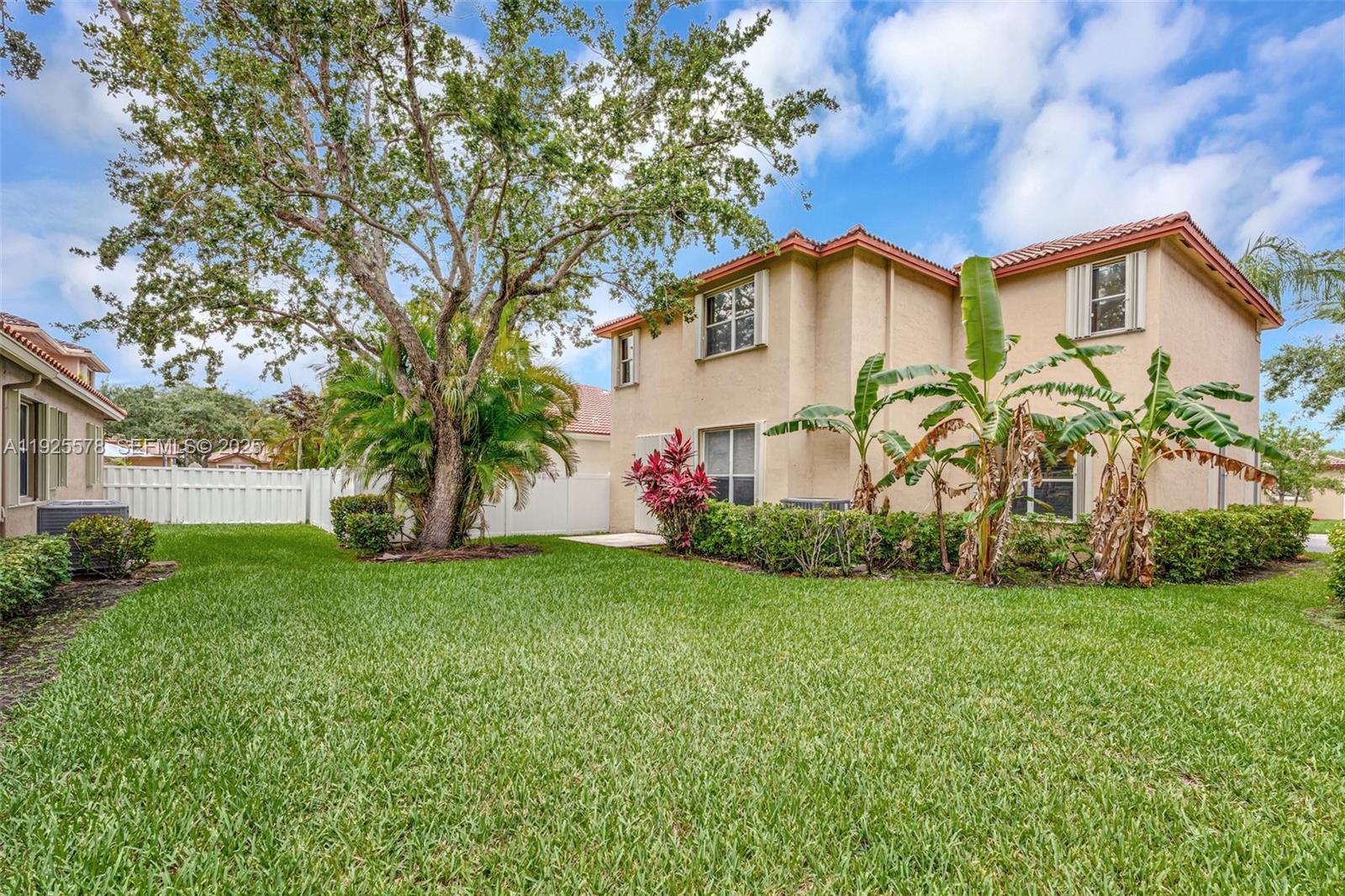 Weston, Florida, 33331, United States, 4 Bedrooms Bedrooms, ,3 BathroomsBathrooms,Residential,For Sale,2002121