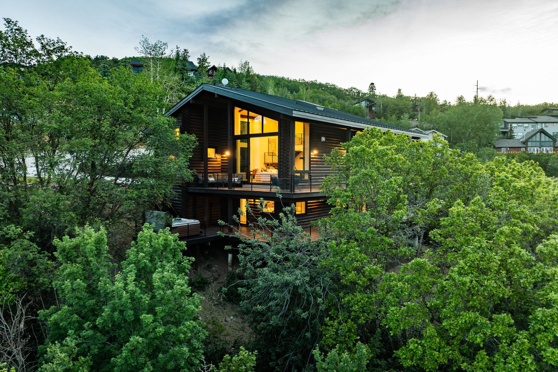  Full Scale Rebuild with Amazing Outdoor Spaces and Views - 物件實景