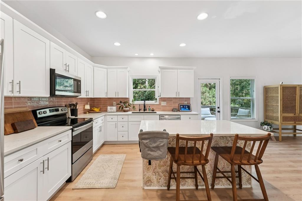 Canton, Georgia, 30114, United States, 6 Bedrooms Bedrooms, ,4 BathroomsBathrooms,Residential,For Sale,1978205