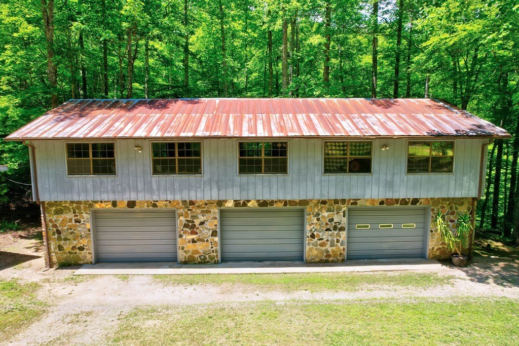 Hiawassee, Georgia, 30546, United States, 3 Bedrooms Bedrooms, ,4 BathroomsBathrooms,Residential,For Sale,1981335