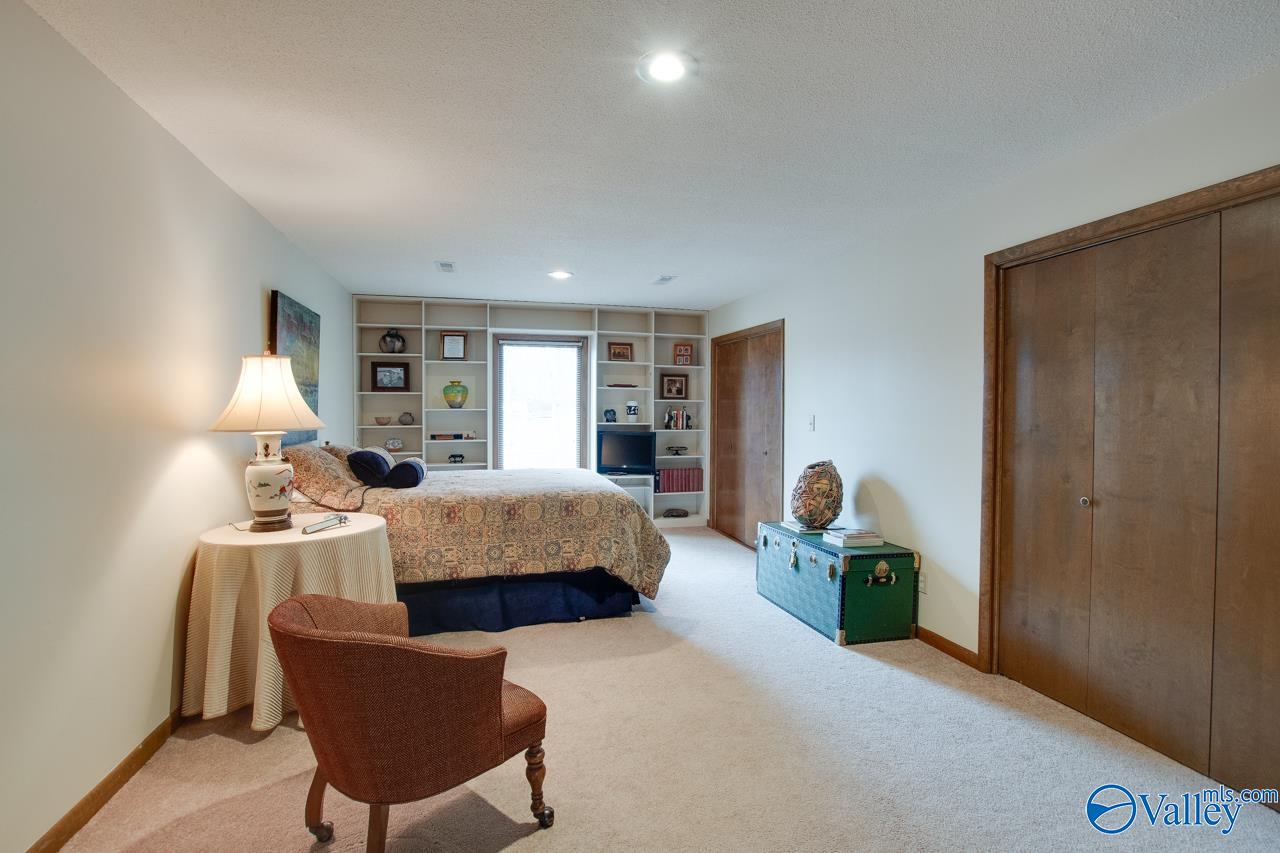 Huntsville, Alabama, 35802, United States, 4 Bedrooms Bedrooms, ,3 BathroomsBathrooms,Residential,For Sale,1996738