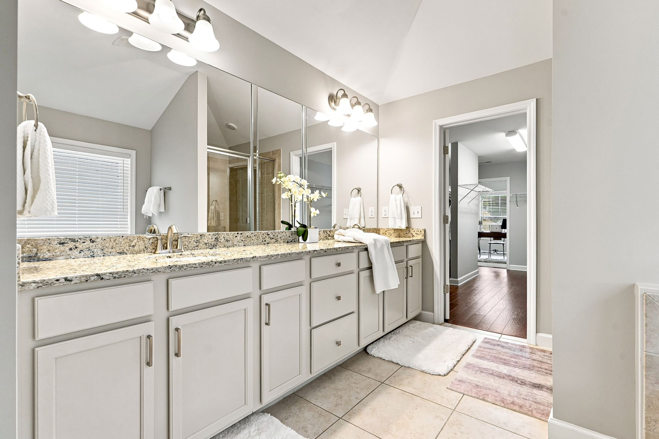  Exceptional Home in the Heart of Downtown Woodstock - 物件實景
