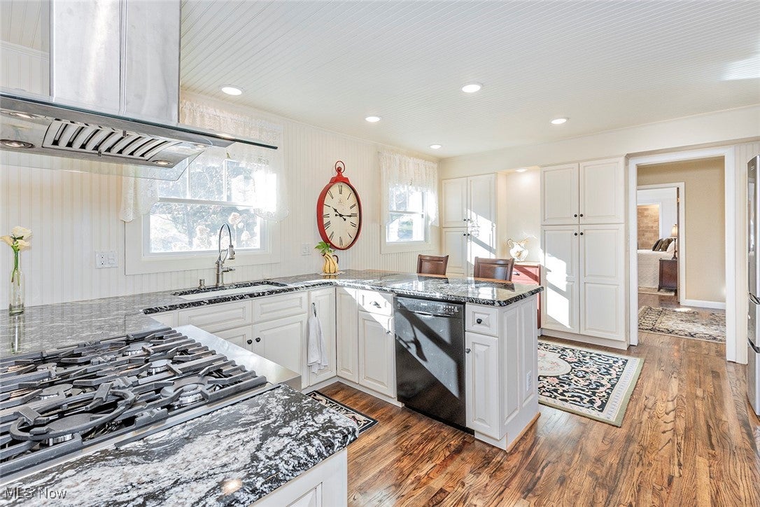 Brecksville, Ohio, 44141, United States, 5 Bedrooms Bedrooms, ,5 BathroomsBathrooms,Residential,For Sale,1979228