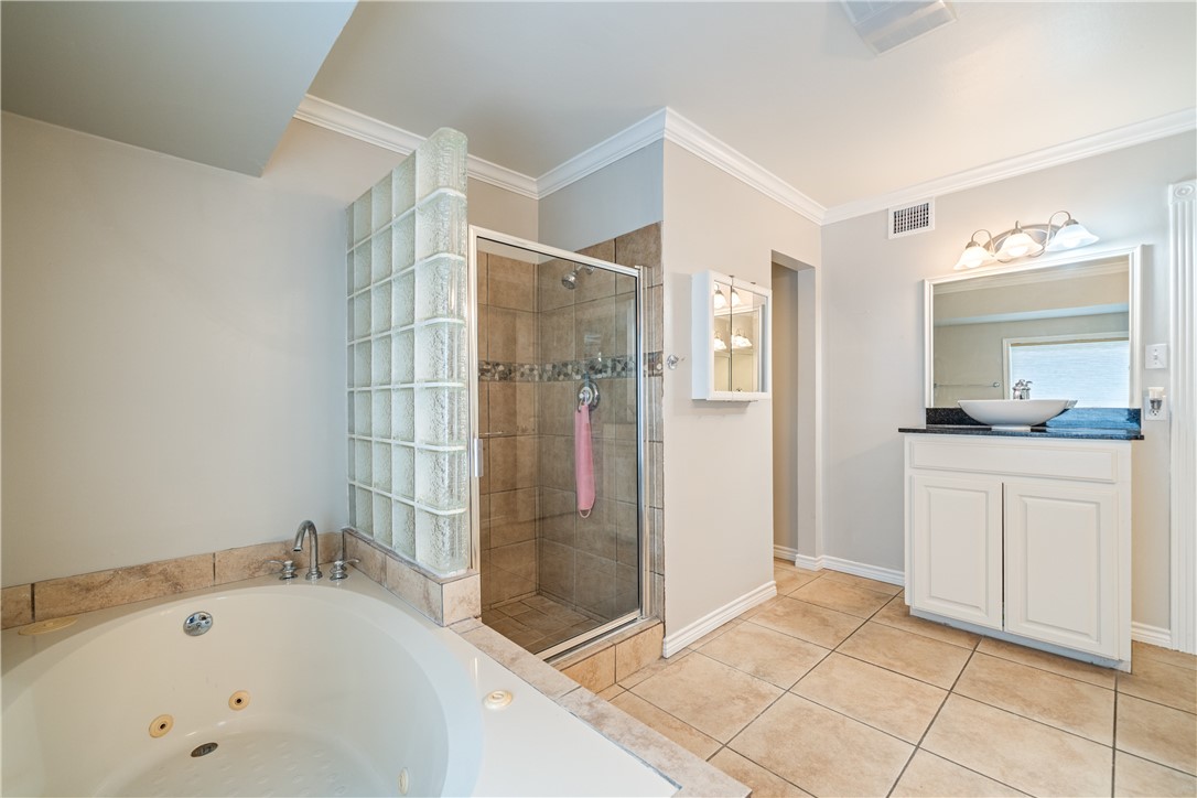 Corpus Christi, Texas, 78413, United States, 5 Bedrooms Bedrooms, ,5 BathroomsBathrooms,Residential,For Sale,1998371