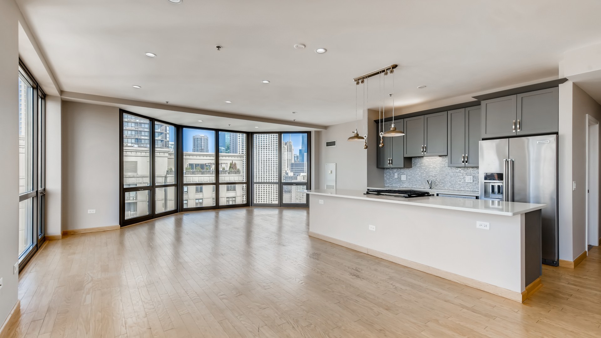 Chicago, Illinois, 60654, United States, 3 Bedrooms Bedrooms, ,4 BathroomsBathrooms,Residential,For Sale,1991279