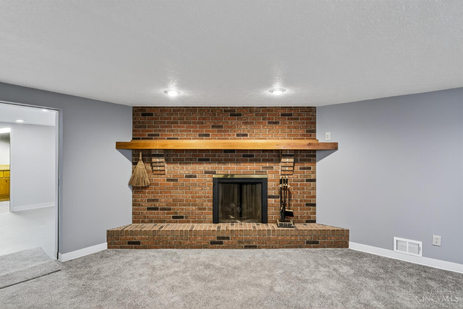 Madeira, Ohio, 45243, United States, 3 Bedrooms Bedrooms, ,2 BathroomsBathrooms,Residential,For Sale,1971231