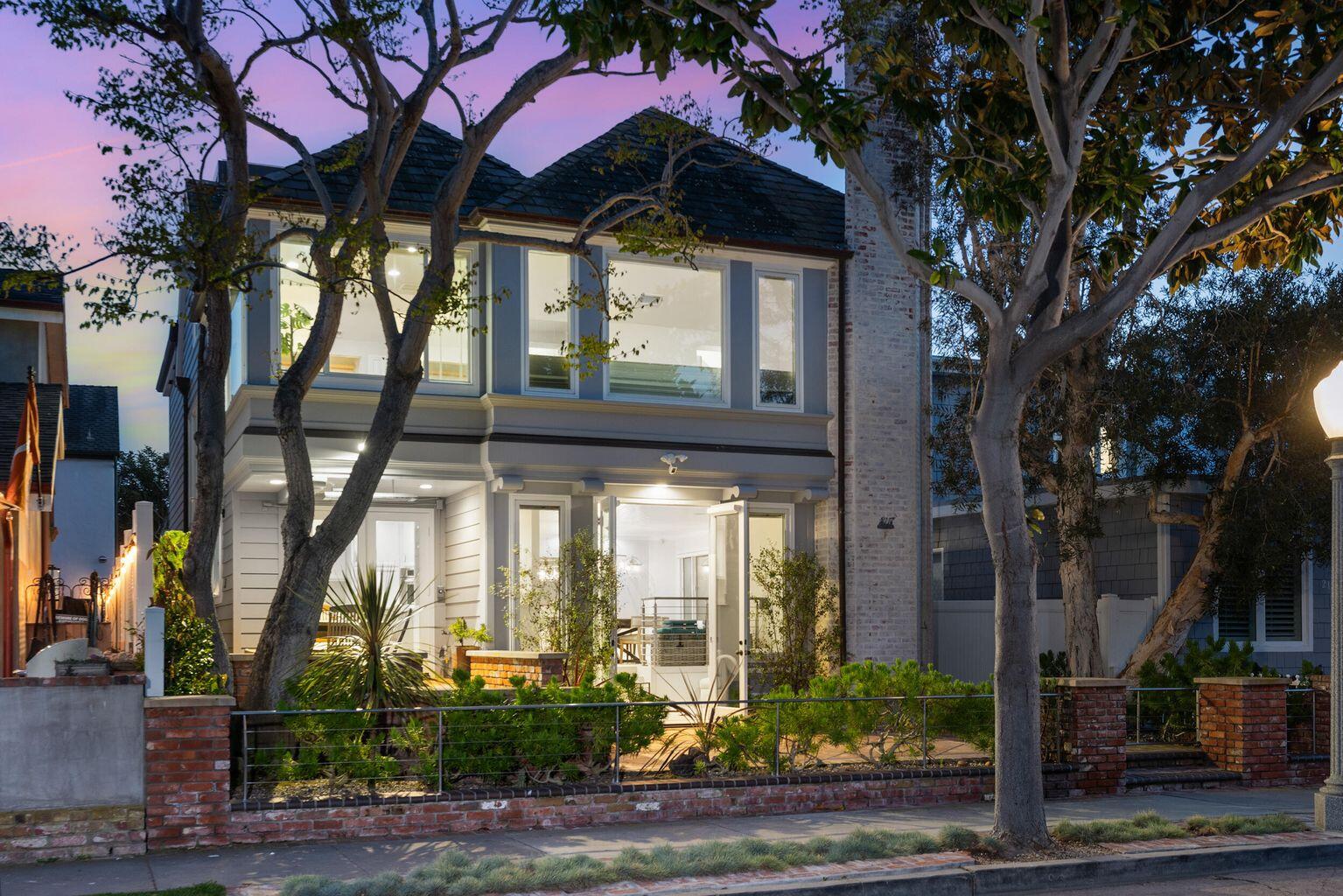 Newport Beach, California, 92661, United States, 4 Bedrooms Bedrooms, ,4 BathroomsBathrooms,Residential,For Sale,1849950