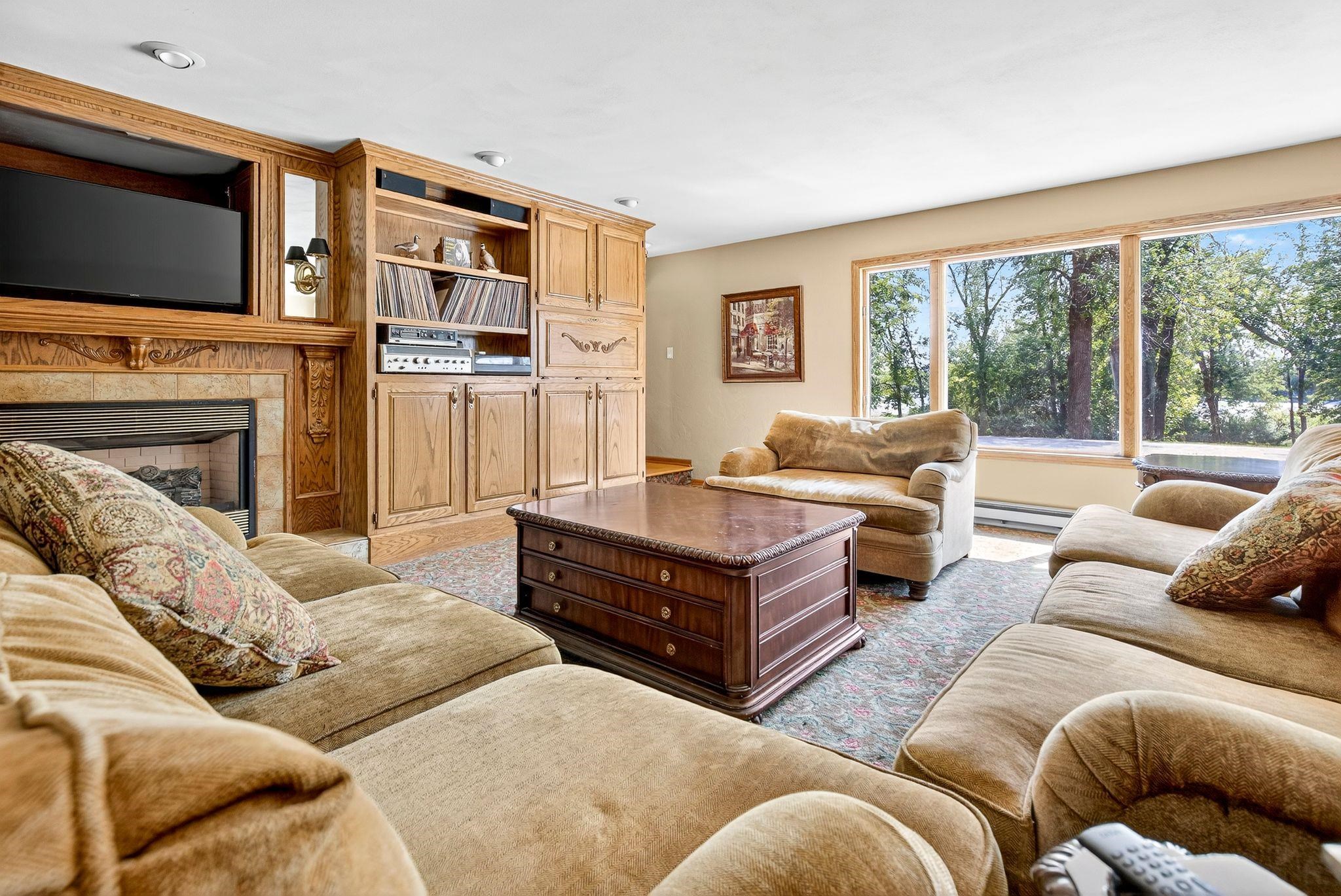 Hortonville, Wisconsin, 54944-9435, United States, 5 Bedrooms Bedrooms, ,4 BathroomsBathrooms,Residential,For Sale,1977478