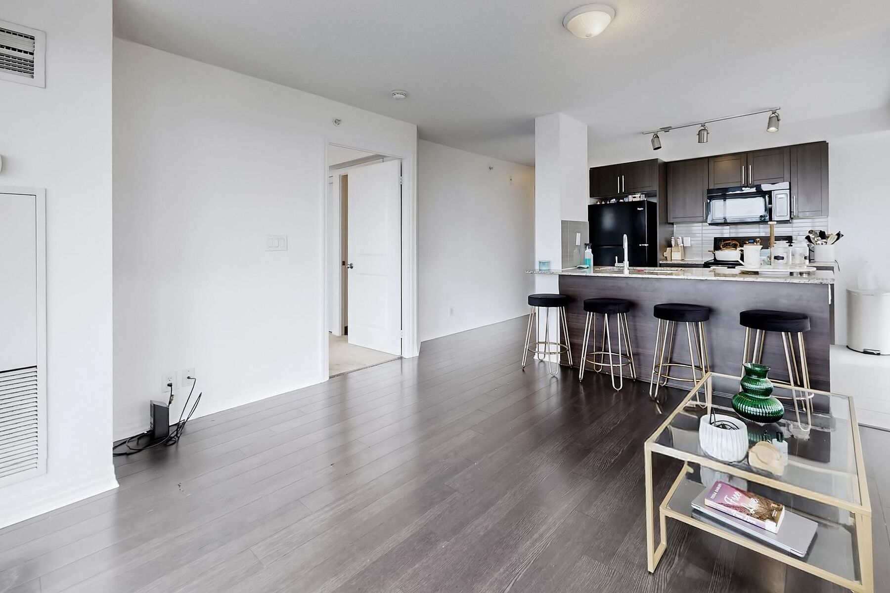  Modern Condo Living - 物件實景
