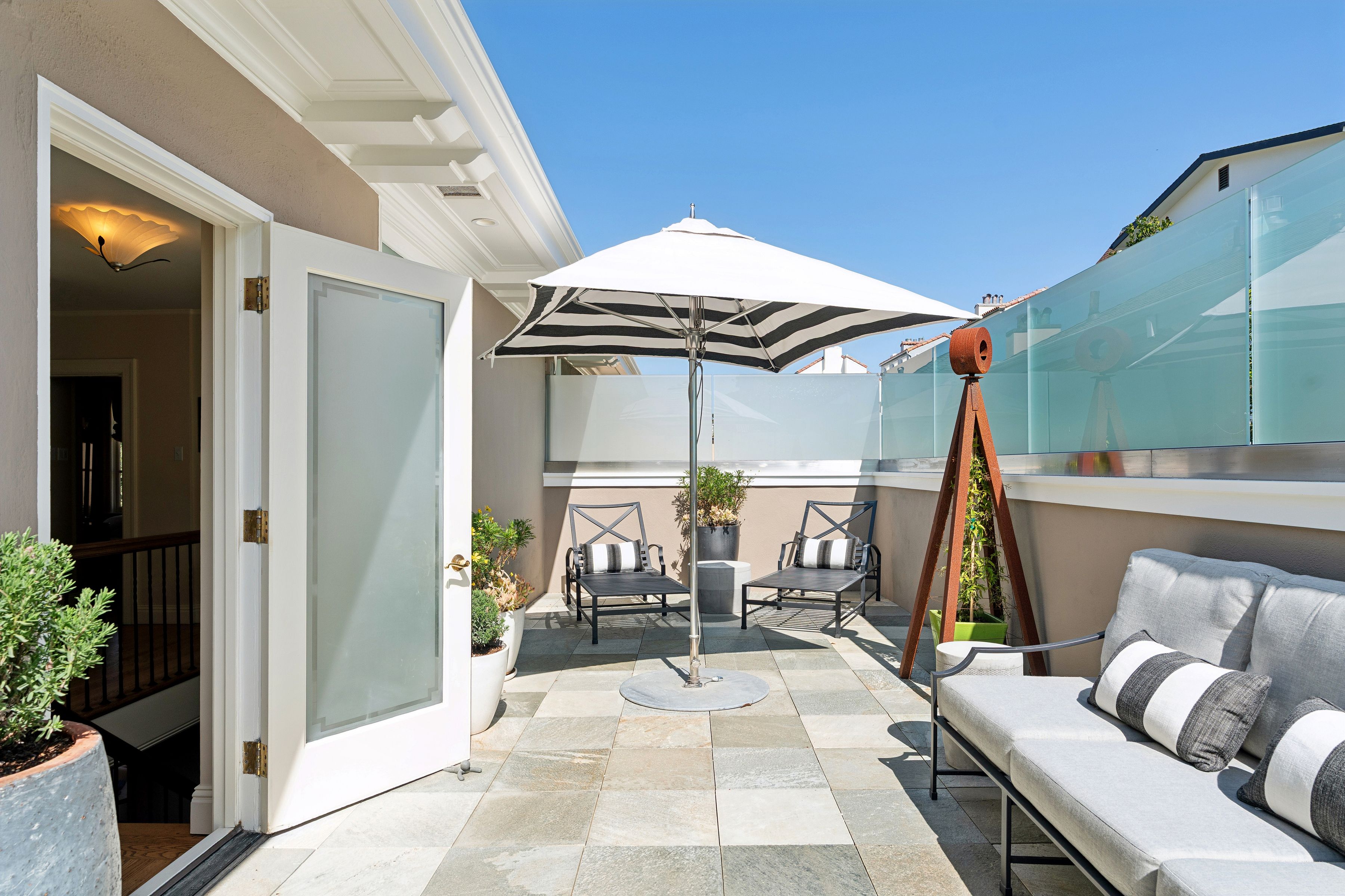  Light-Filled Neoclassical Sea Cliff Home - 物件實景