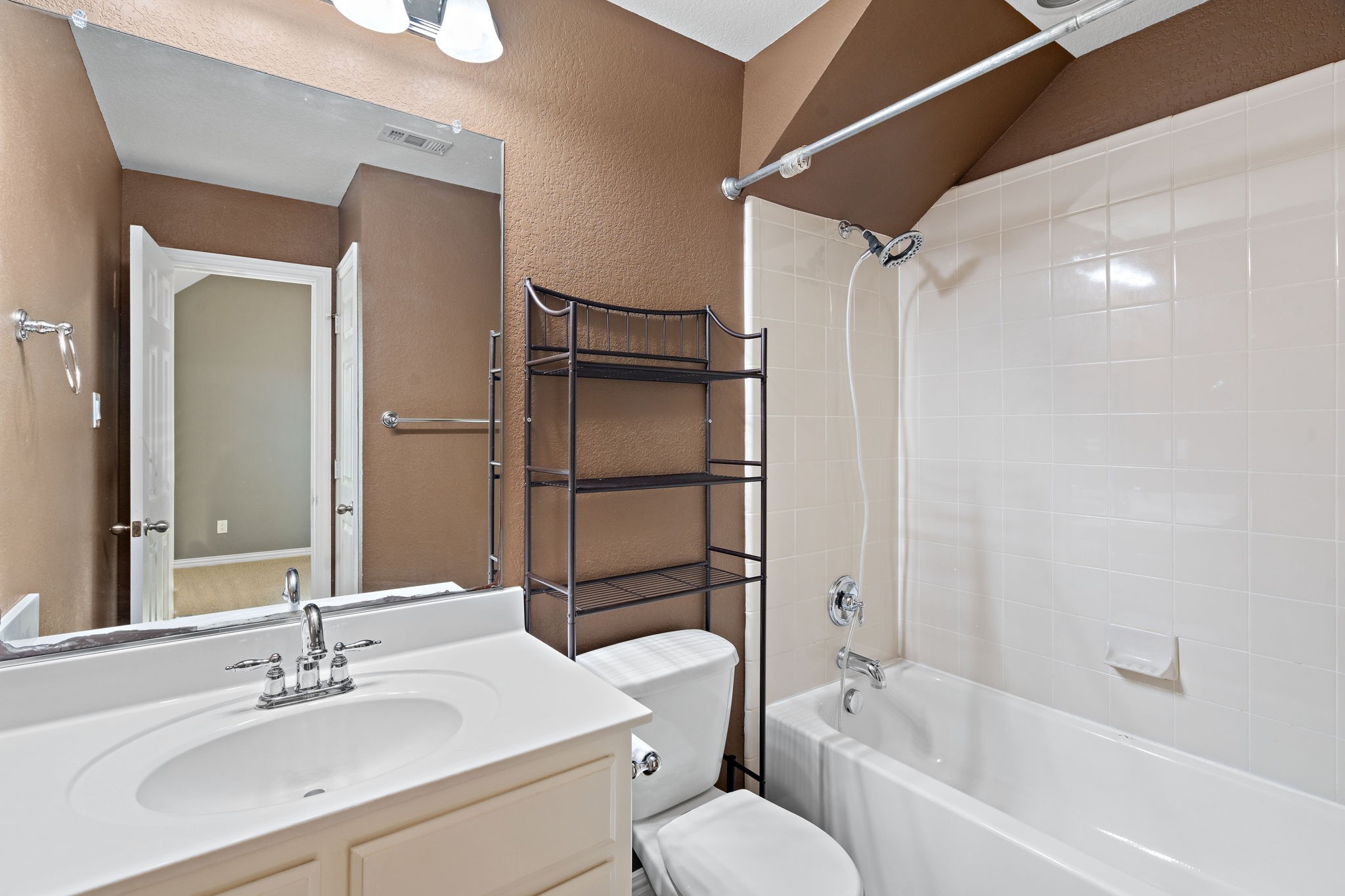 Fort Worth, Texas, 76244, United States, 4 Bedrooms Bedrooms, ,4 BathroomsBathrooms,Residential,For Sale,1901219
