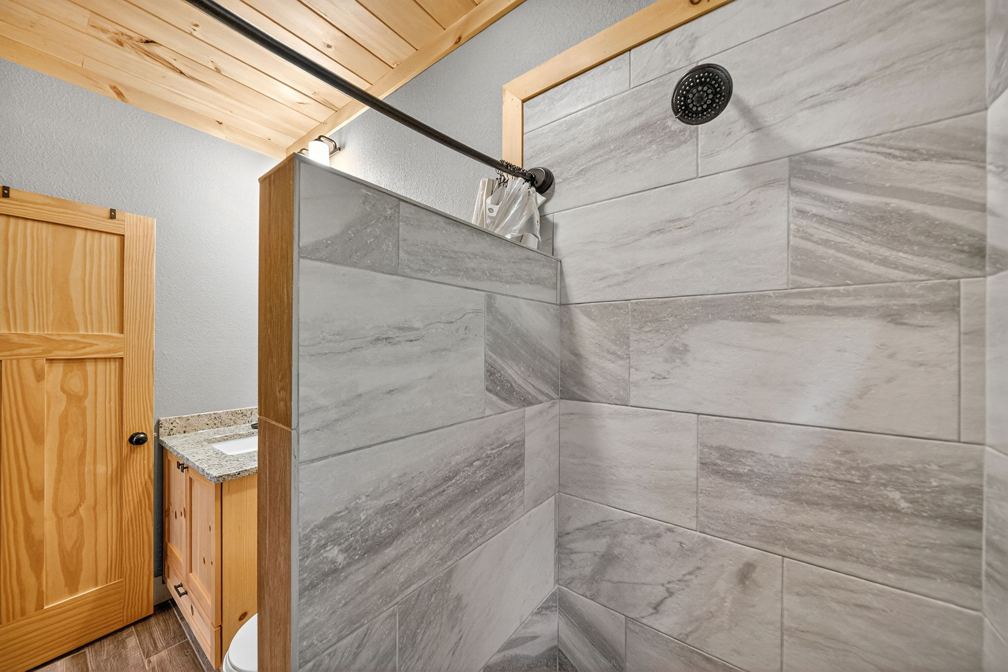 Sevierville, Tennessee, 37862, United States, 4 Bedrooms Bedrooms, ,6 BathroomsBathrooms,Residential,For Sale,1982838