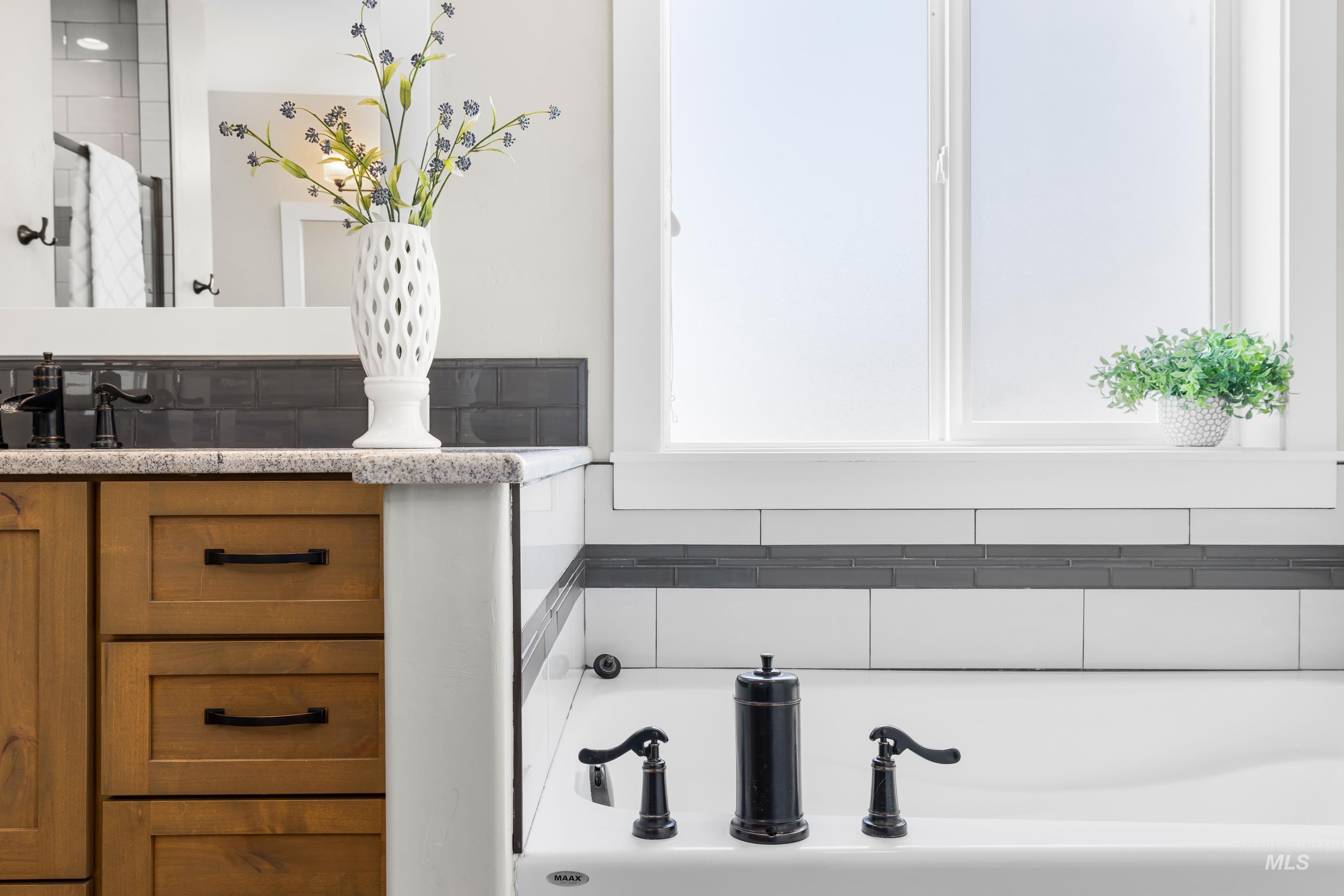 Nampa, Idaho, 83686, United States, 5 Bedrooms Bedrooms, ,Residential,For Sale,1989530