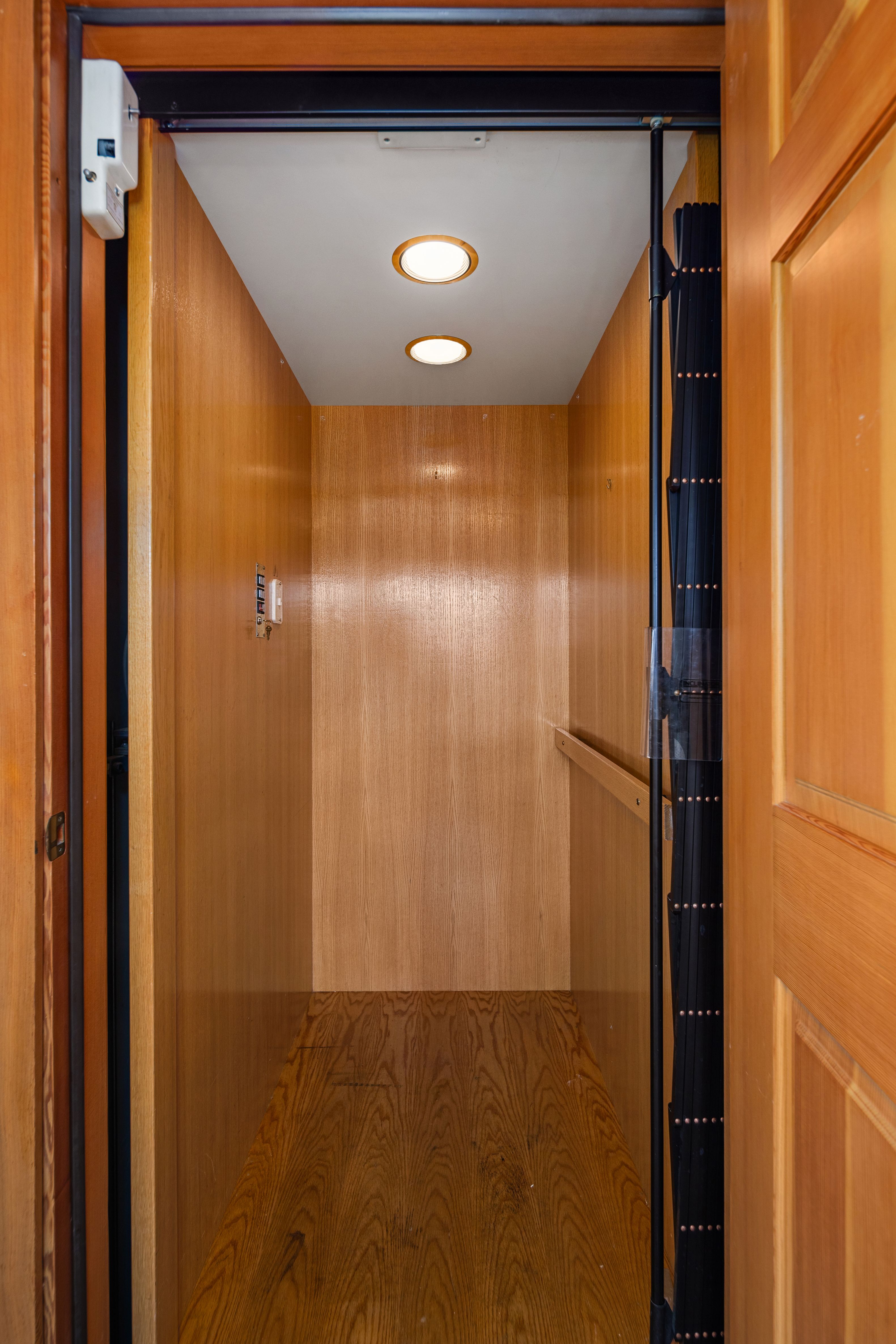  421 2nd St W, Kirkland, WA 98033 - 物件實景