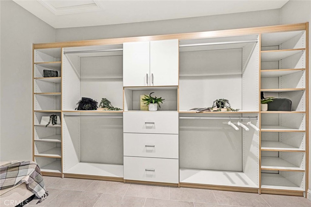 Lake Forest, California, 92630, United States, 4 Bedrooms Bedrooms, ,5 BathroomsBathrooms,Residential,For Sale,1988147