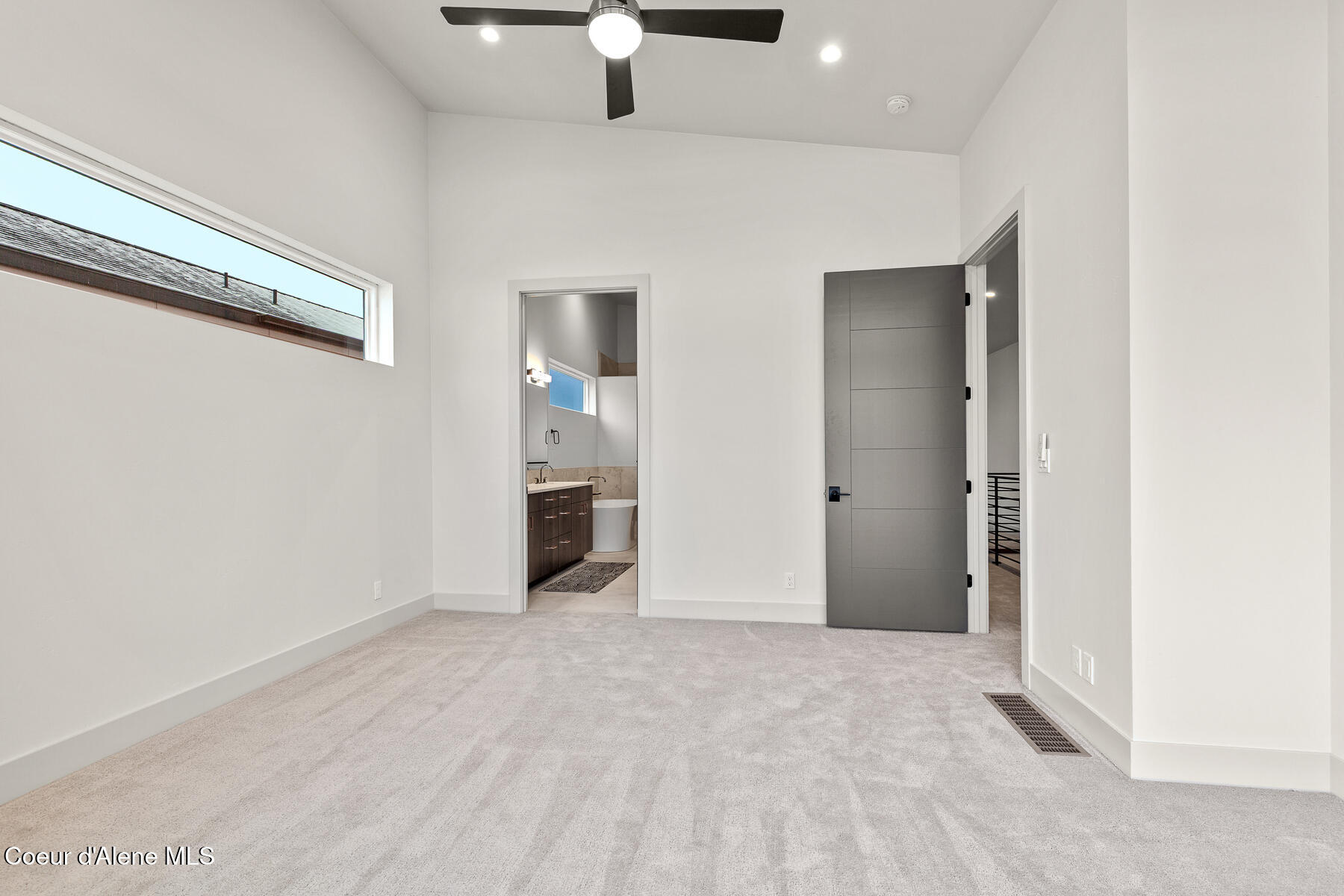 Coeur d'Alene, Idaho, 83814, United States, 3 Bedrooms Bedrooms, ,4 BathroomsBathrooms,Residential,For Sale,2002560