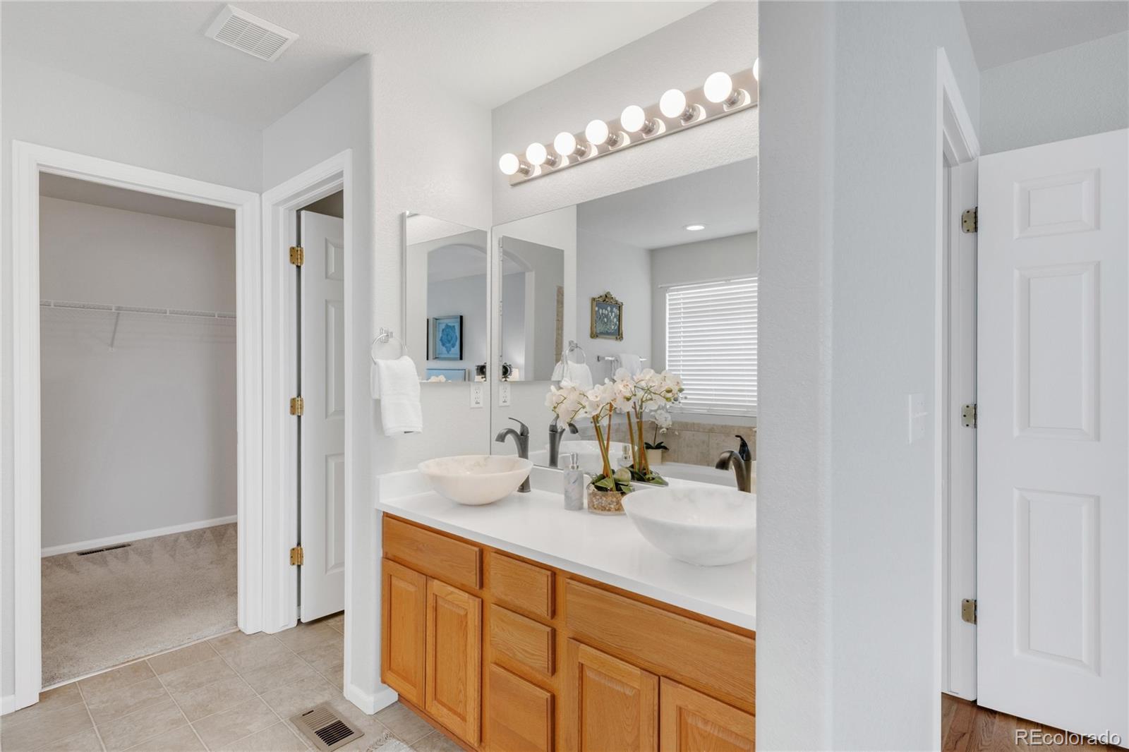 Aurora, Colorado, 80018, United States, 3 Bedrooms Bedrooms, ,3 BathroomsBathrooms,Residential,For Sale,1948994