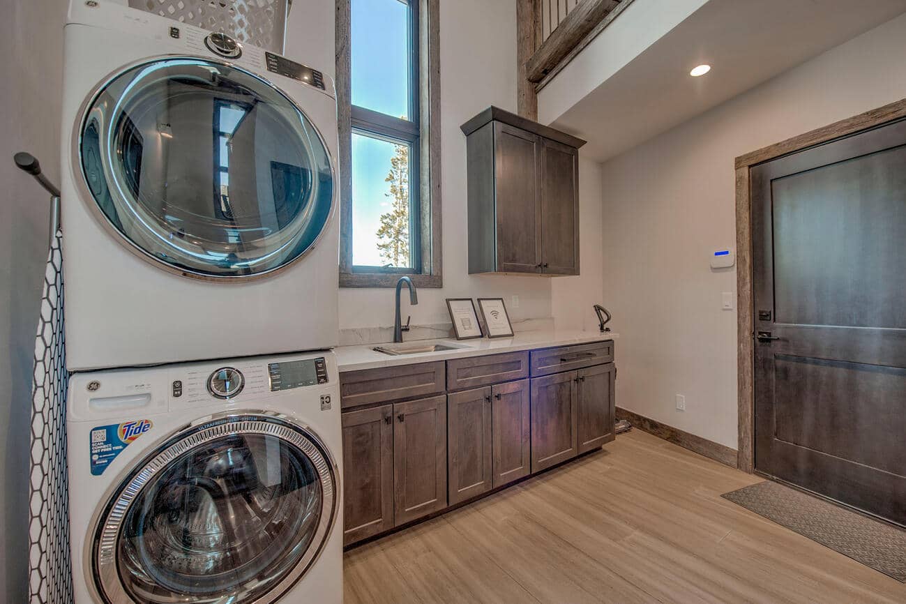 Sevierville, Tennessee, 378762, United States, 4 Bedrooms Bedrooms, ,7 BathroomsBathrooms,Residential,For Sale,1980543