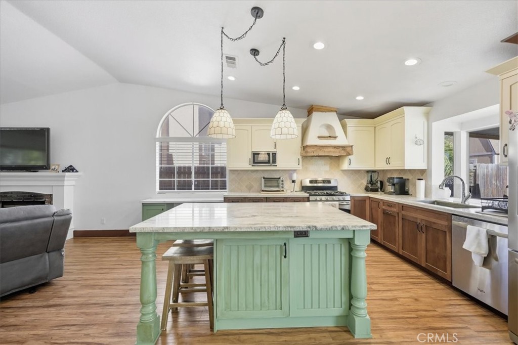 Lake Elsinore, California, 92530, United States, 3 Bedrooms Bedrooms, ,2 BathroomsBathrooms,Residential,For Sale,1977522