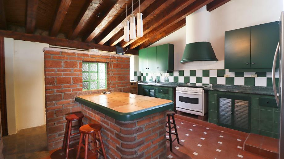Pátzcuaro, Michoacán de Ocampo, 61608, Mexico, 4 Bedrooms Bedrooms, ,3 BathroomsBathrooms,Residential,For Sale,1917214
