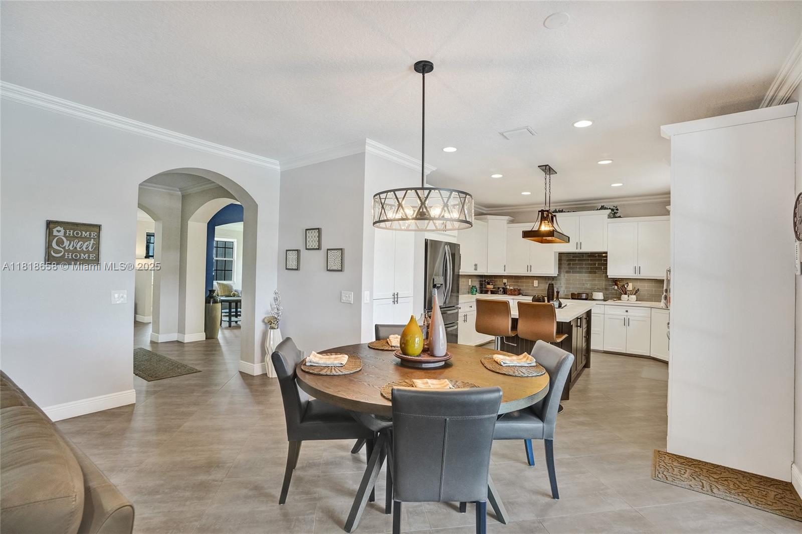 Weston, Florida, 33327, United States, 6 Bedrooms Bedrooms, ,4 BathroomsBathrooms,Residential,For Sale,1850132