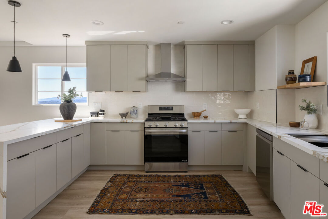 Los Angeles, California, 90065, United States, 3 Bedrooms Bedrooms, ,3 BathroomsBathrooms,Residential,For Sale,1925113