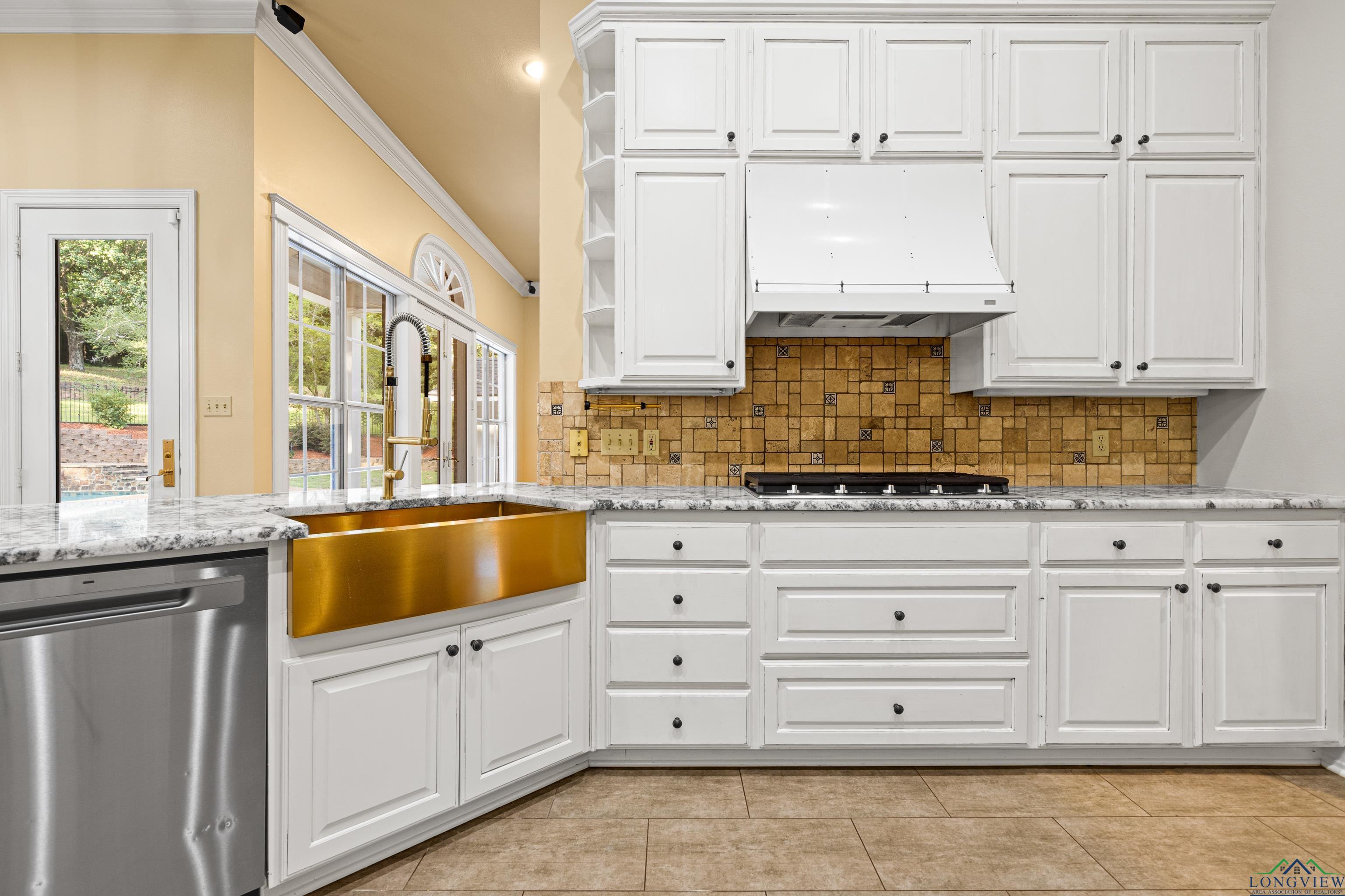 Longview, Texas, 75605, United States, 4 Bedrooms Bedrooms, ,6 BathroomsBathrooms,Residential,For Sale,1907778