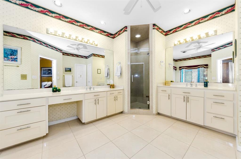Seminole, Florida, 33777, United States, 4 Bedrooms Bedrooms, ,4 BathroomsBathrooms,Residential,For Sale,1933649