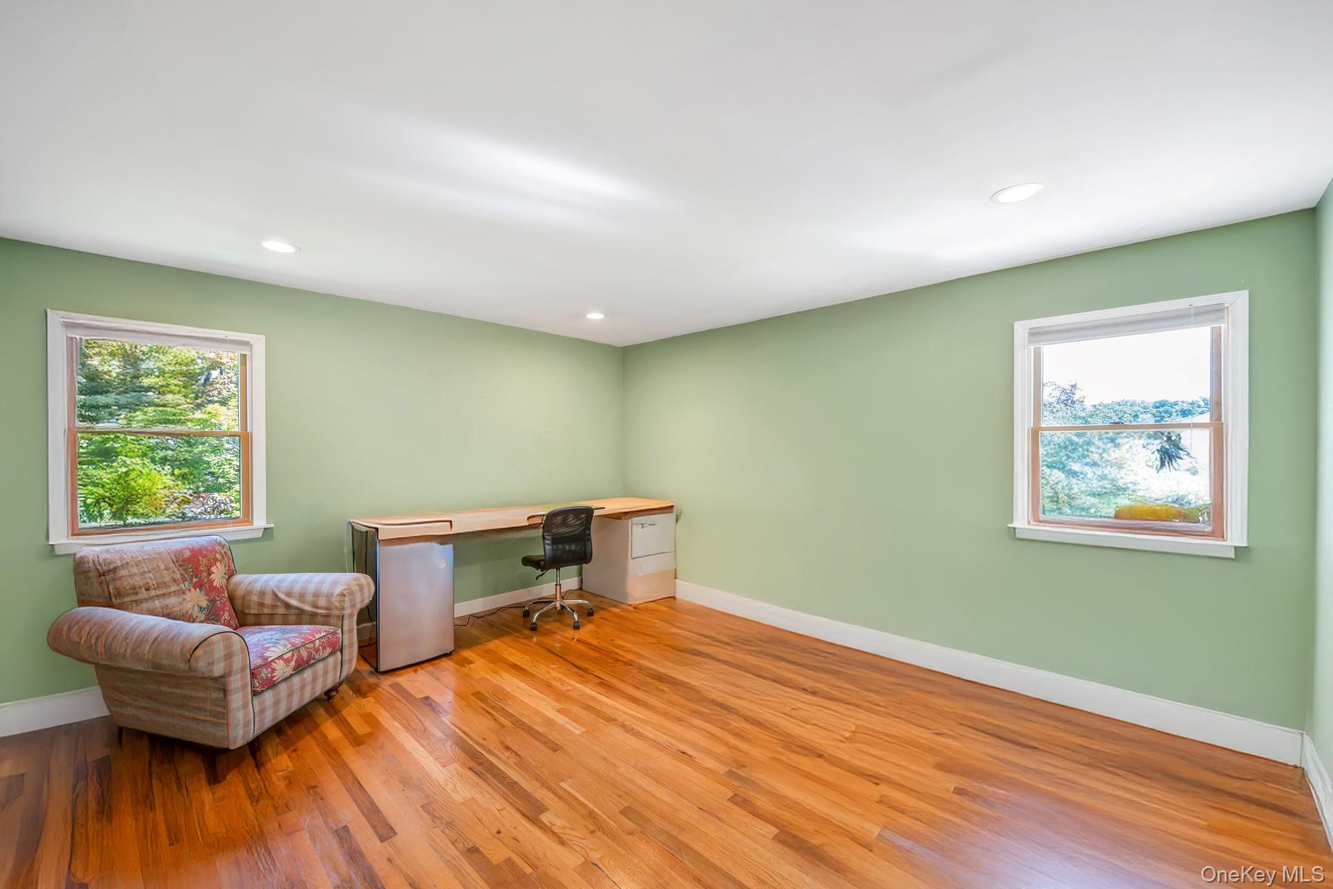 Hauppauge, New York, 11788, United States, 4 Bedrooms Bedrooms, ,3 BathroomsBathrooms,Residential,For Sale,1926093