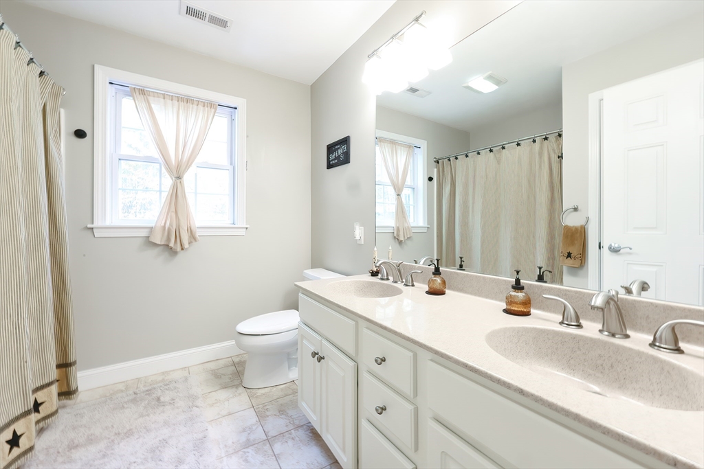 Northbridge, Massachusetts, 01534, United States, 4 Bedrooms Bedrooms, ,2 BathroomsBathrooms,Residential,For Sale,1977320