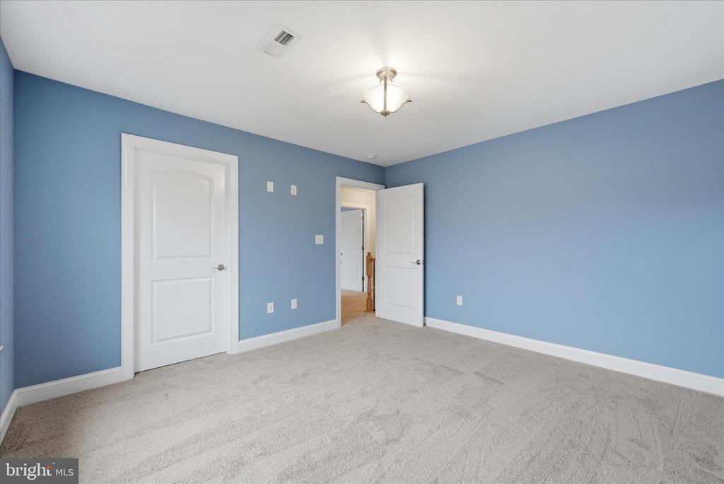 Winchester, Virginia, 22602, United States, 6 Bedrooms Bedrooms, ,5 BathroomsBathrooms,Residential,For Sale,2032756