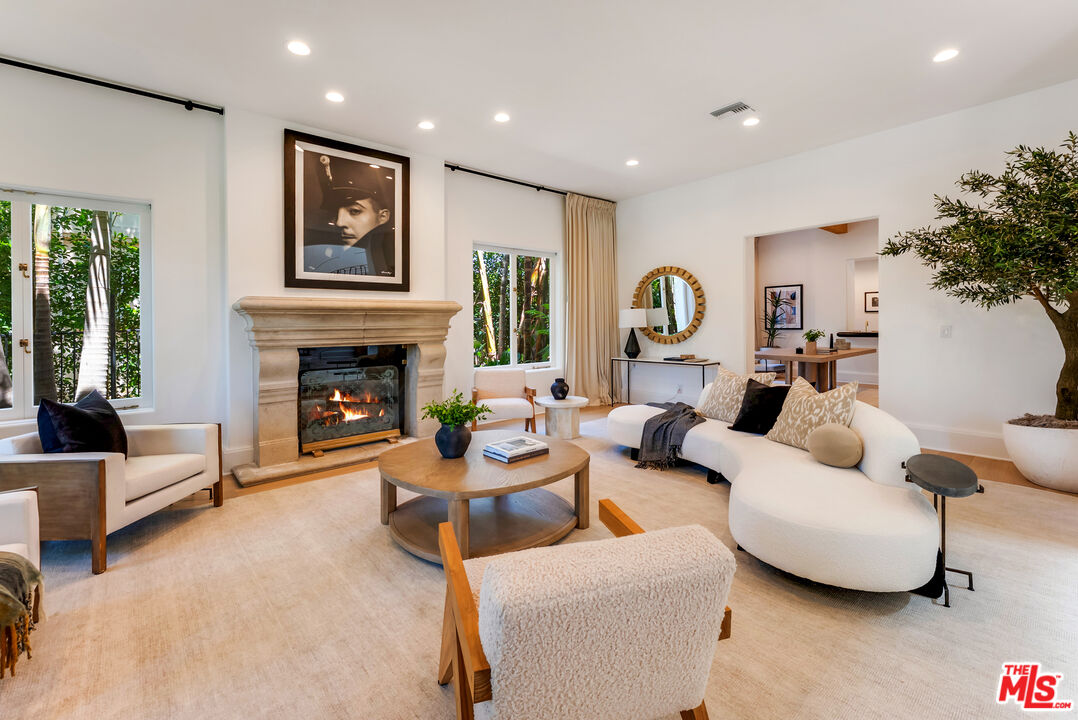 Beverly Hills, California, 90210, United States, 6 Bedrooms Bedrooms, ,8 BathroomsBathrooms,Residential,For Sale,1926509