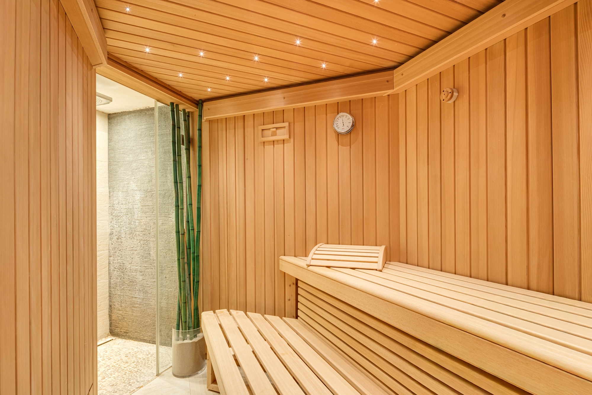  Living Between Nature and the City – Semi-Detached House with a Pool - 物件實景