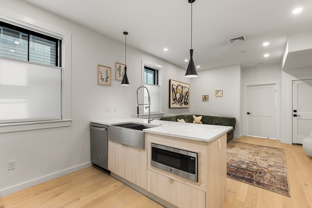 Boston, Massachusetts, 02128, United States, 2 Bedrooms Bedrooms, ,2 BathroomsBathrooms,Residential,For Sale,1940624