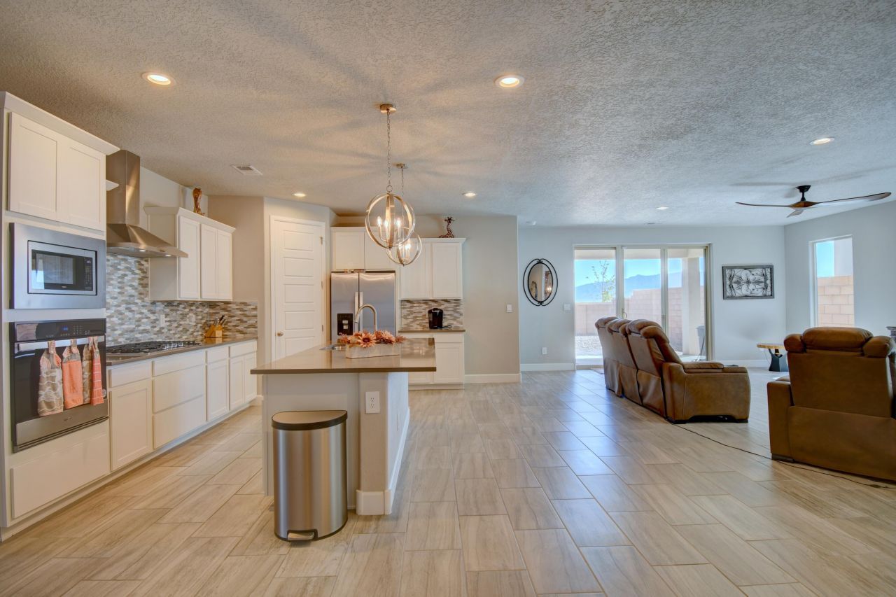 Albuquerque, New Mexico, 87114, United States, 4 Bedrooms Bedrooms, ,3 BathroomsBathrooms,Residential,For Sale,1817446