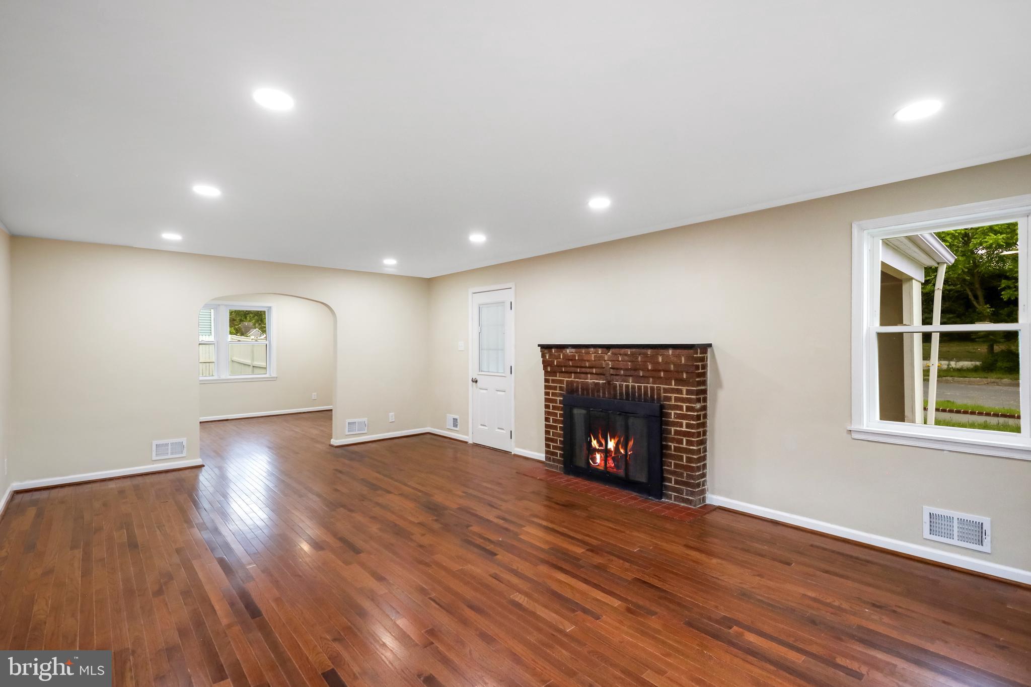 Glen Burnie, Maryland, 21061, United States, 4 Bedrooms Bedrooms, ,4 BathroomsBathrooms,Residential,For Sale,1900574
