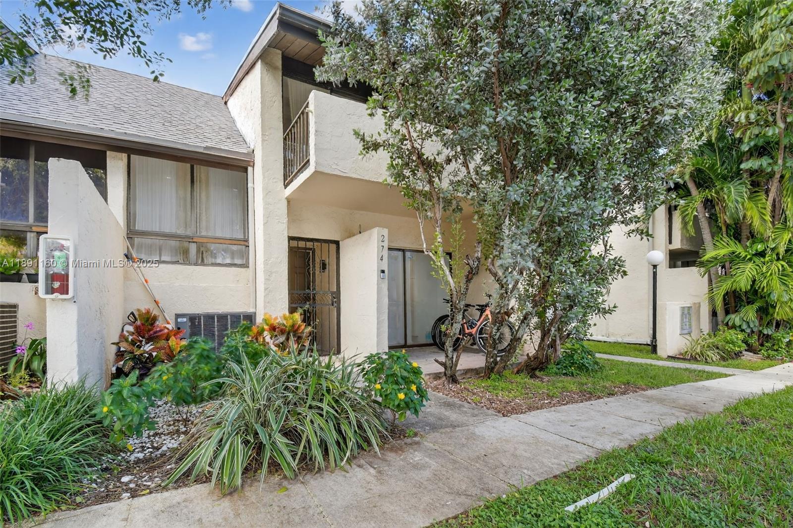 Miami, Florida, 33180, United States, 3 Bedrooms Bedrooms, ,3 BathroomsBathrooms,Residential,For Sale,1961045