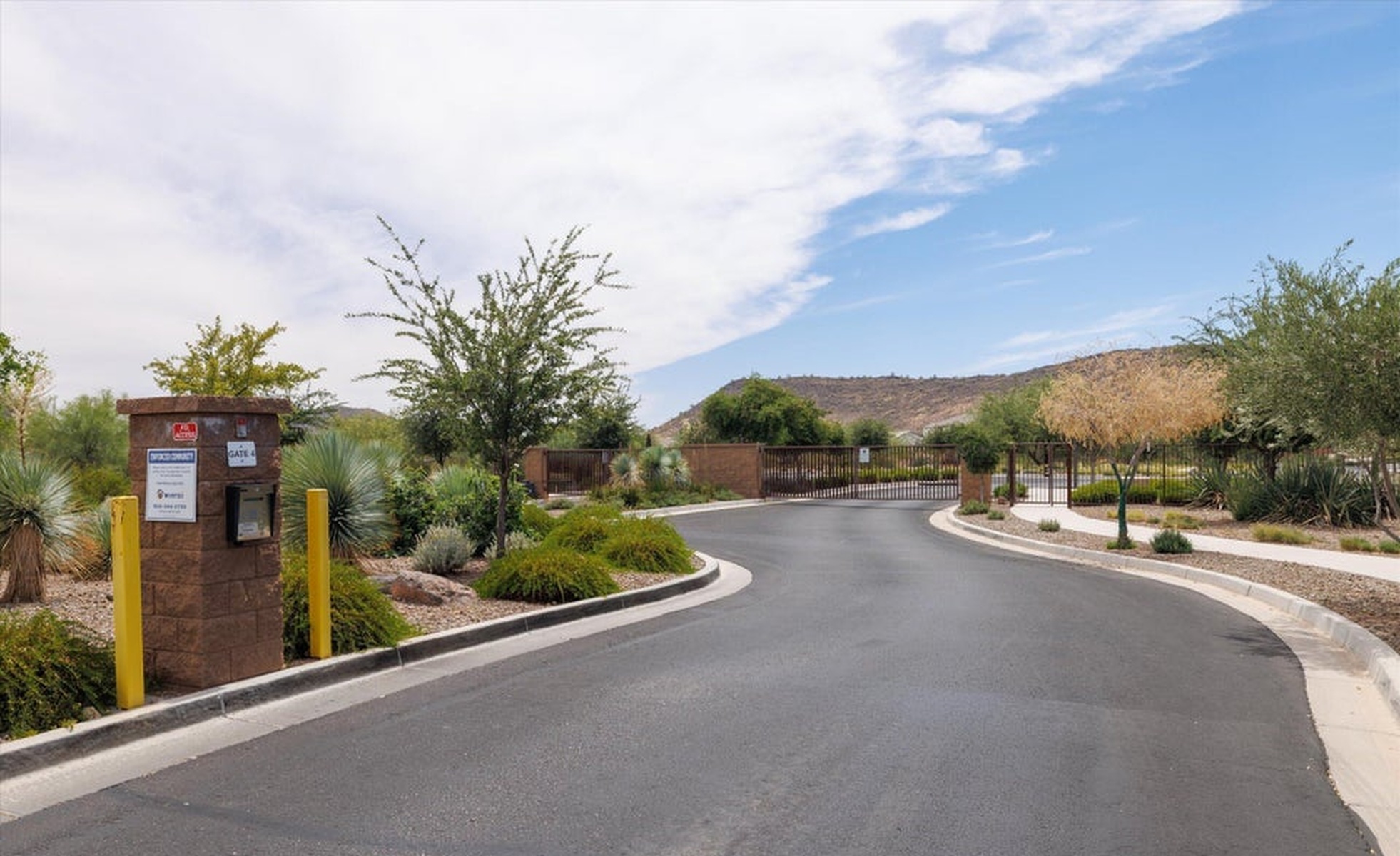 2046 E Charlotte Drive  Phoenix, AZ - 物件實景
