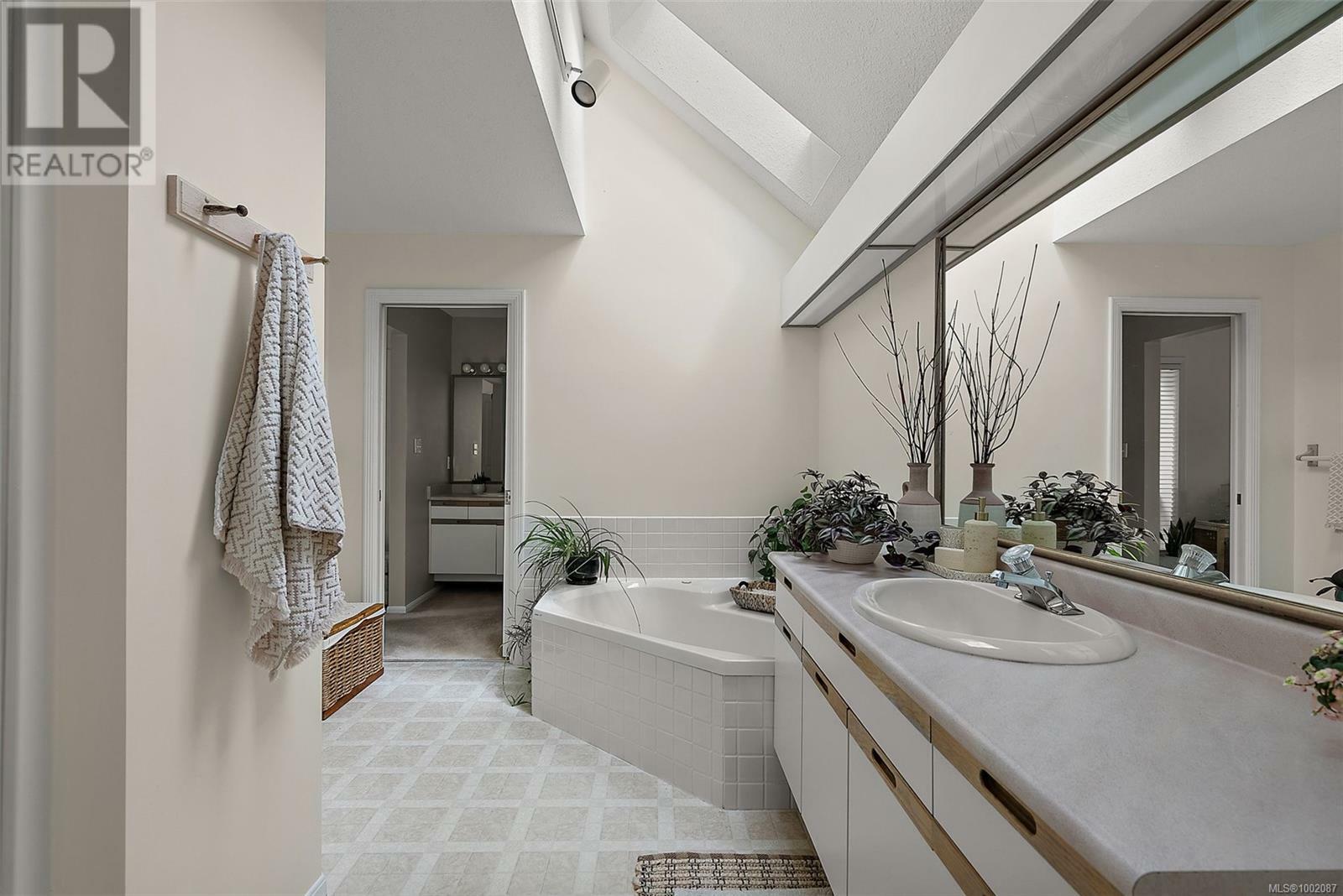 DUNCAN, British Columbia, V9L 5S6, CA, 4 Bedrooms Bedrooms, ,2 BathroomsBathrooms,Residential,For Sale,1873996